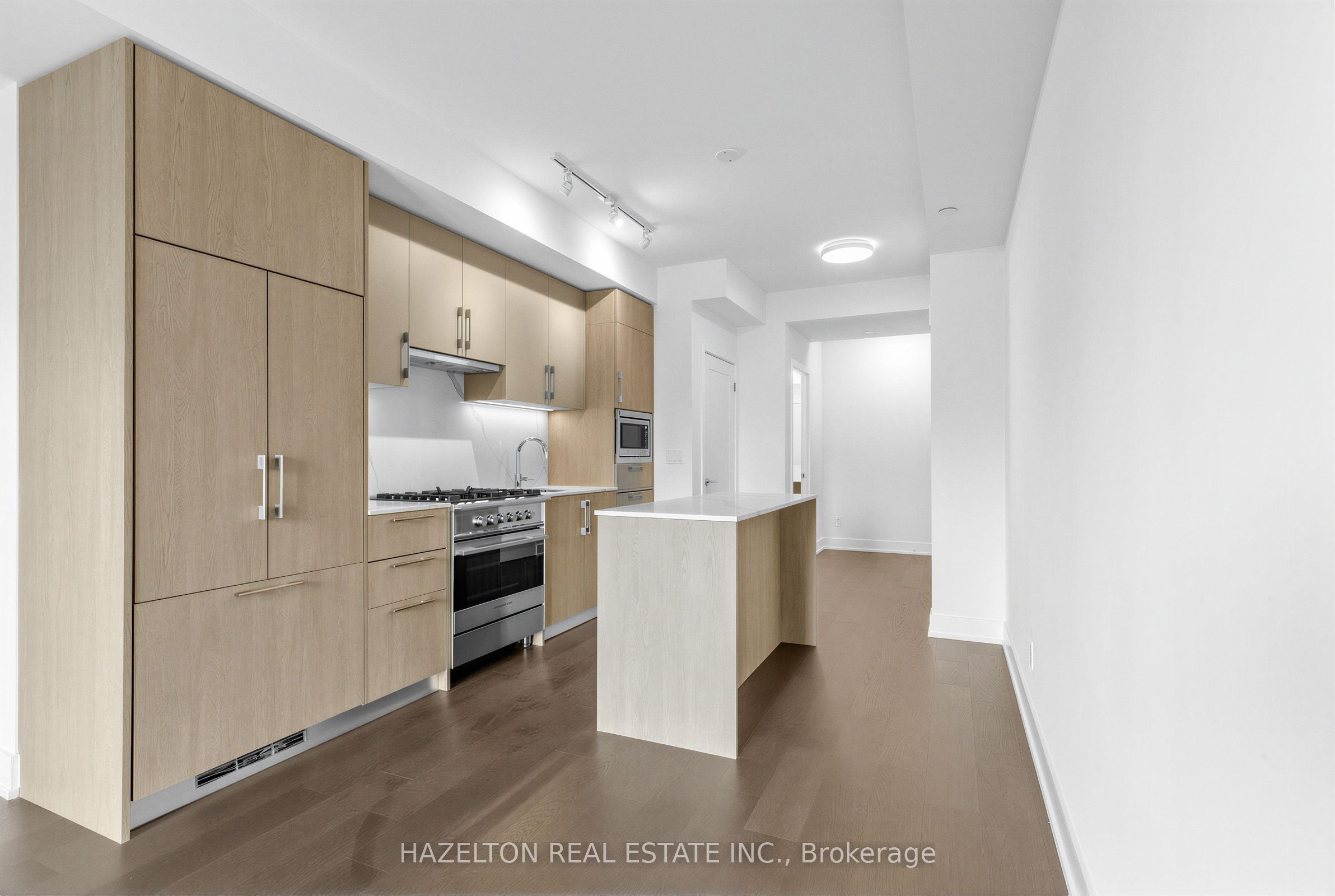 Unit 711 - 8 Manor Road W, Toronto 3