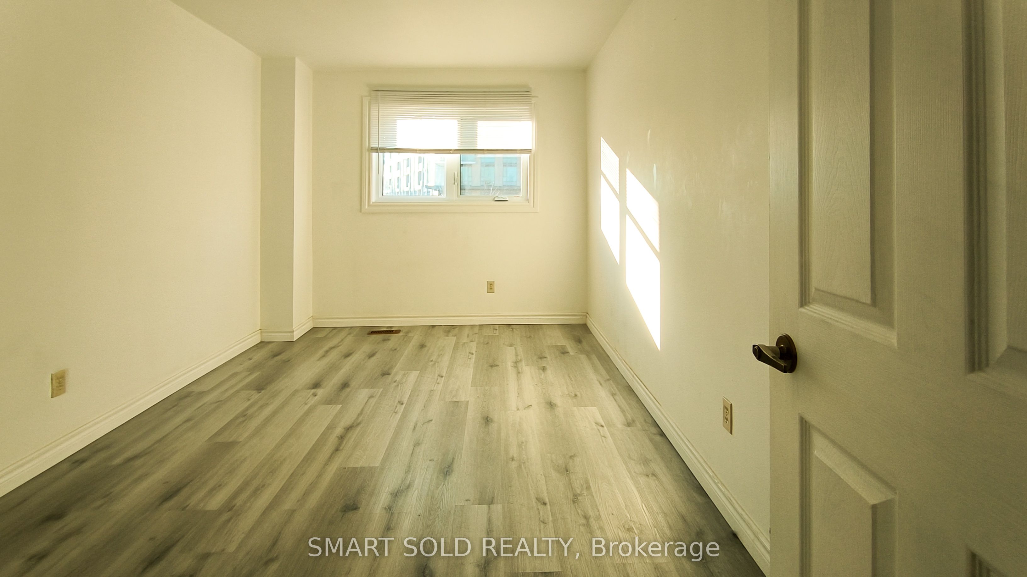 Unit Ground Unit - 41 Hickorynut Drive, North York 3