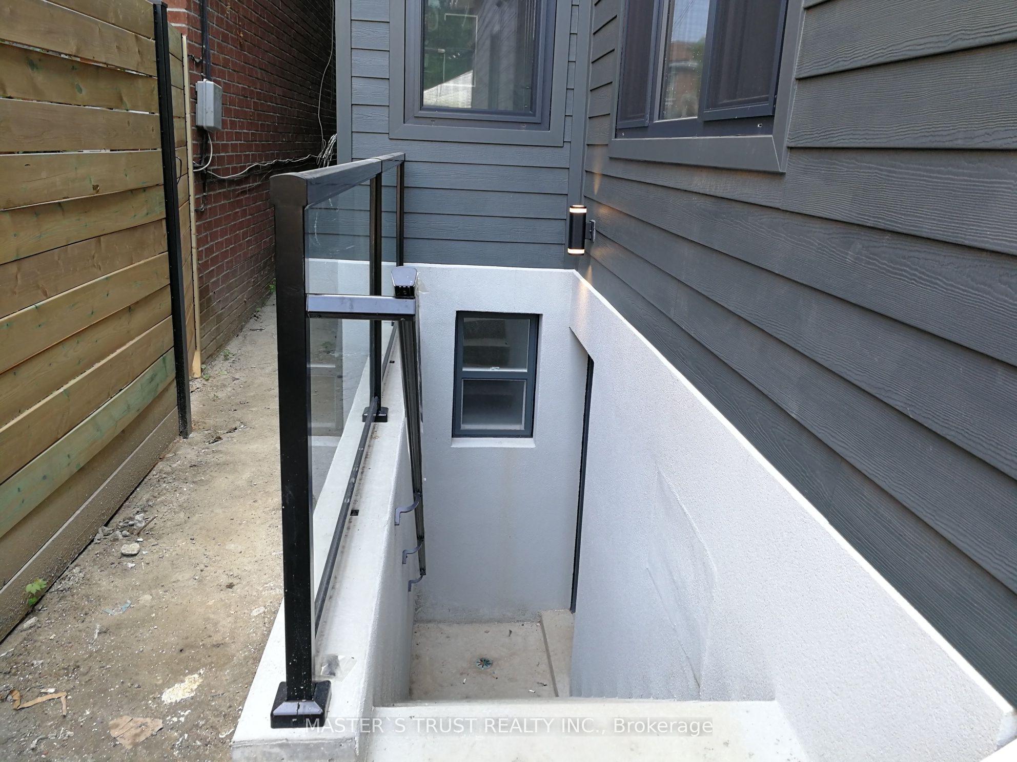 Unit Lowunit - 246 Lippincott Street, Toronto 2