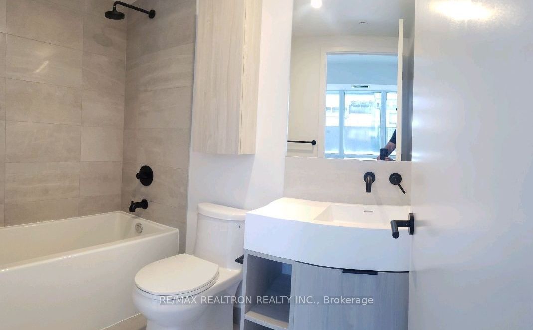 Unit 815 - 108 PETER Street, Toronto 4