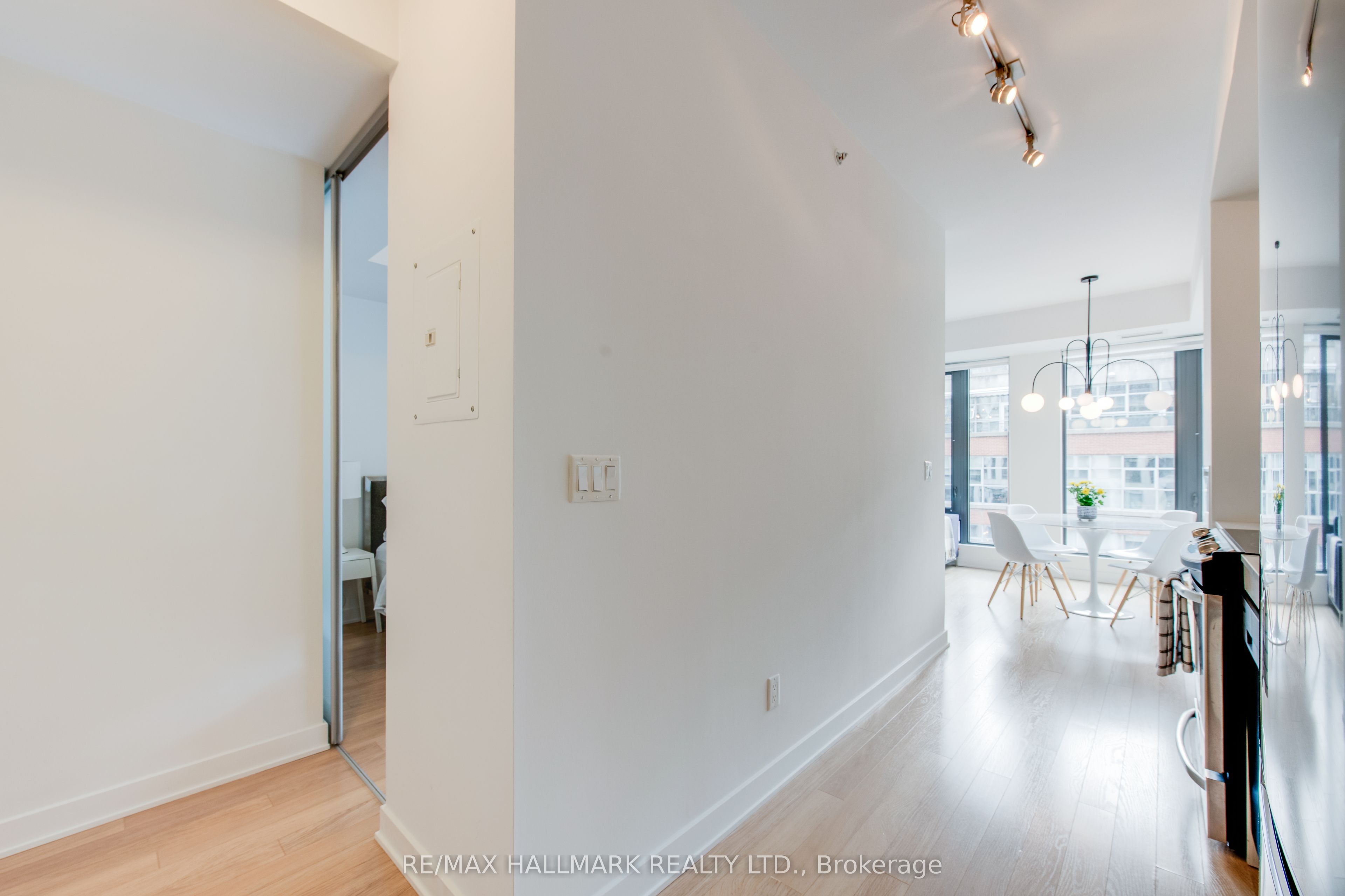 Unit 702 - 32 Camden Street, Toronto 5