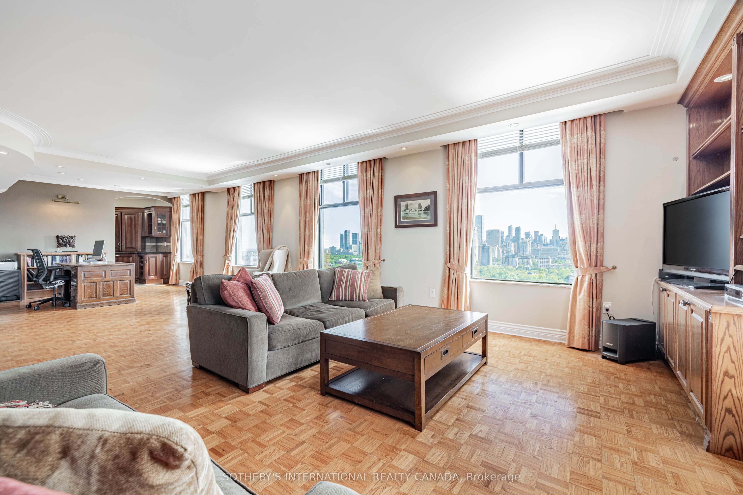 Unit 13 - 423 Avenue Road, Toronto 5