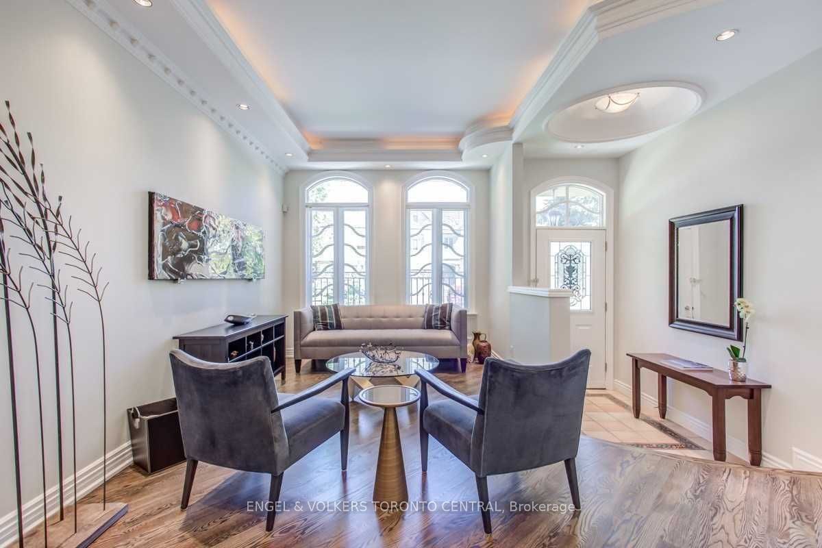 405 Bedford Park Avenue, Toronto 4