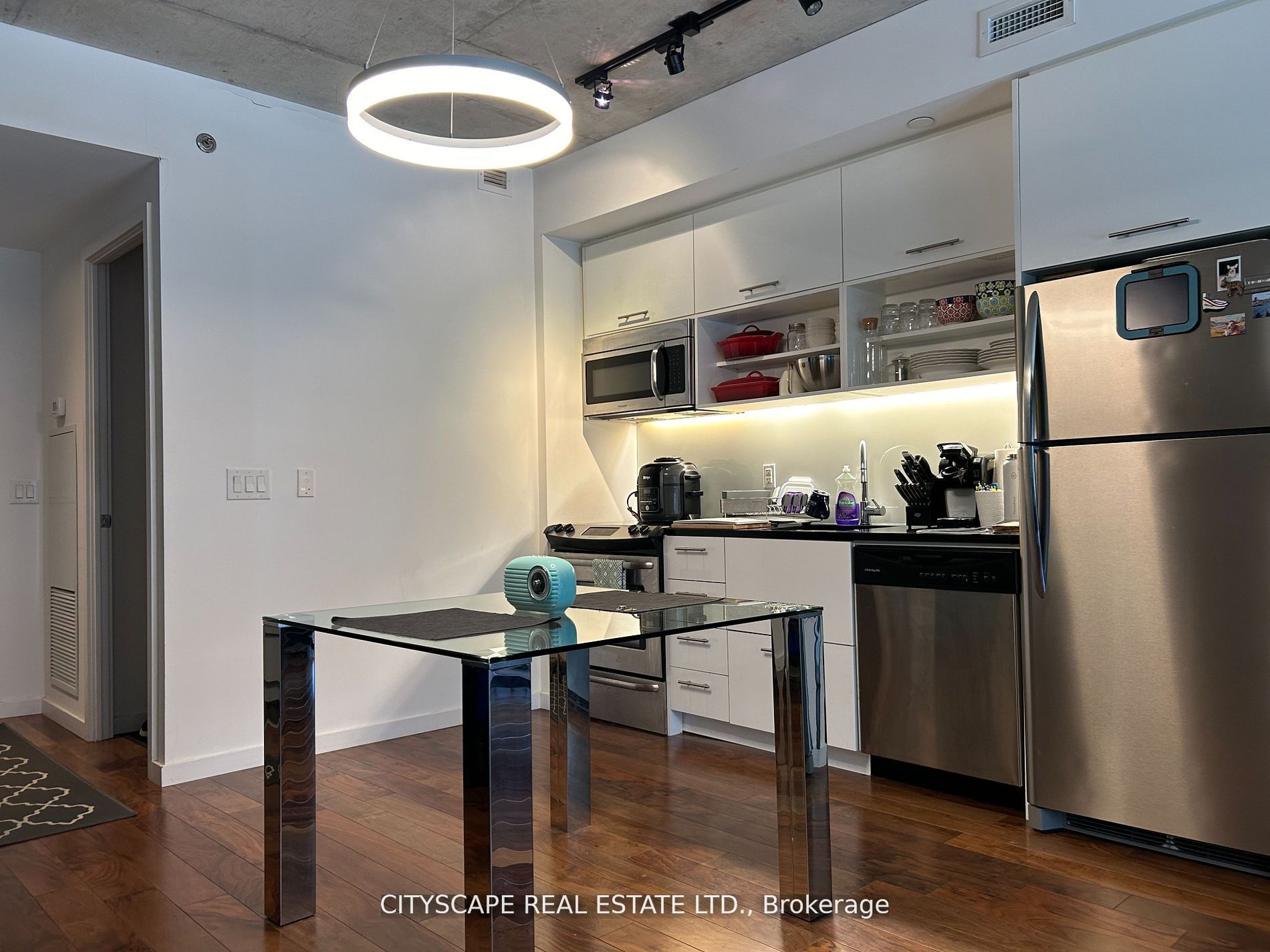 Unit 413 - 32 Trolley Crescent, Toronto 4