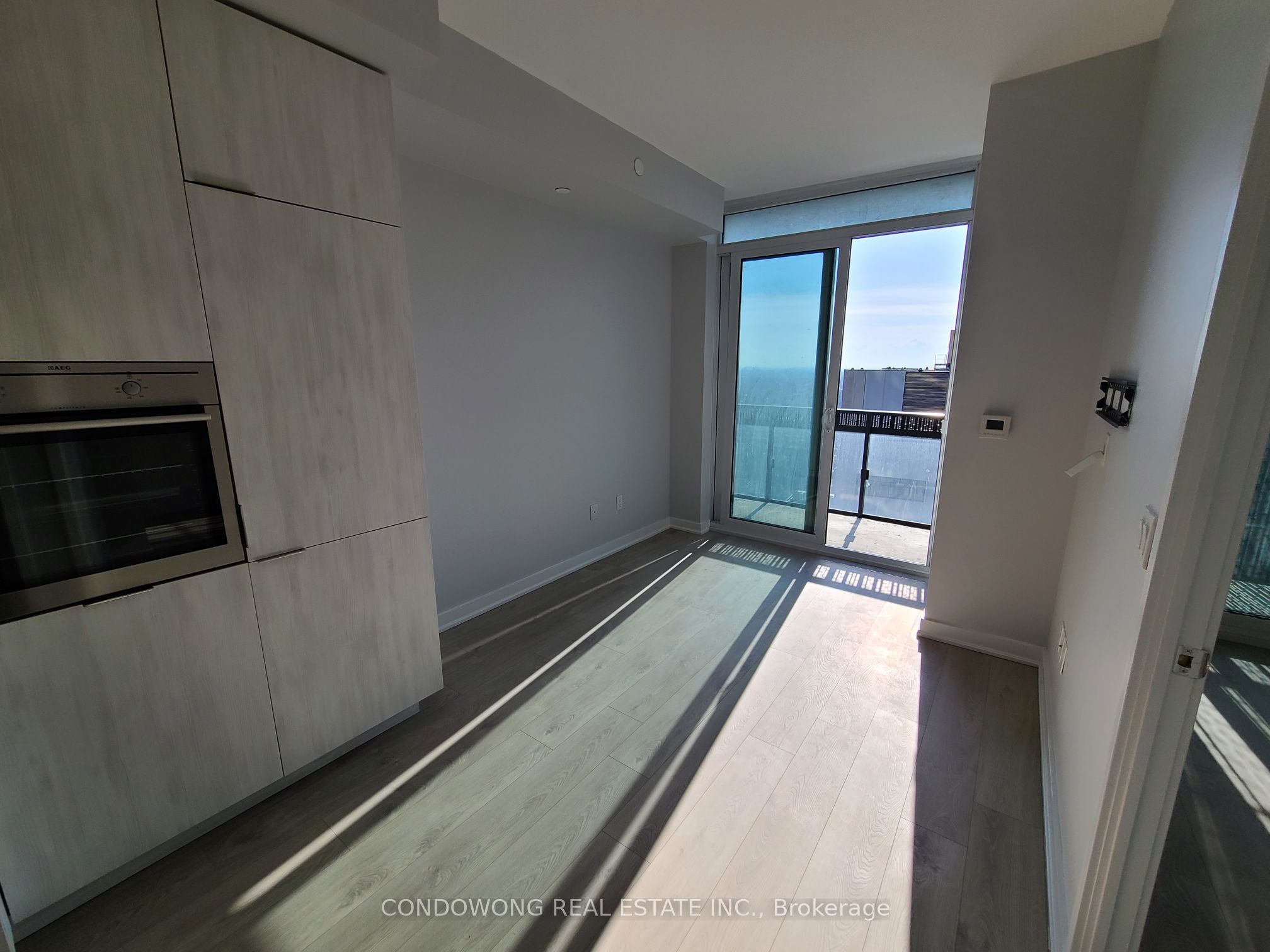 Unit 3704 - 8 Eglinton Avenue E, Toronto 4