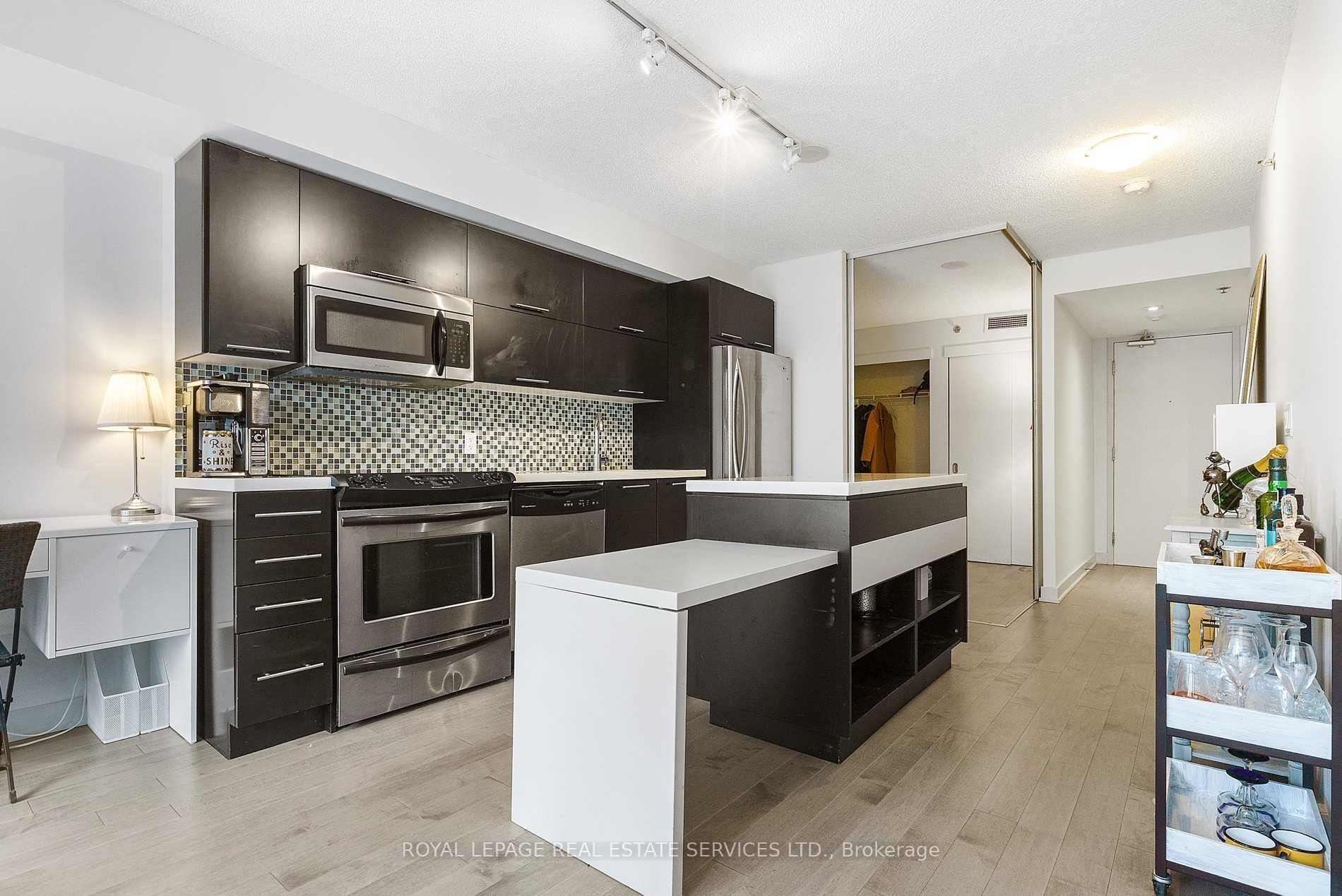 Unit 430 - 21 Nelson Street, Toronto 3