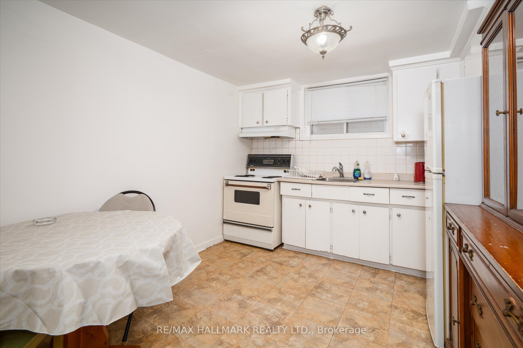 Unit Lower Bach - 224 Pickering Street, Toronto 5