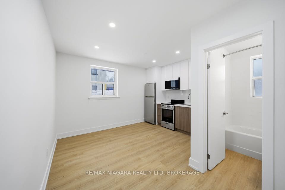 995 O'connor Drive, Toronto 4