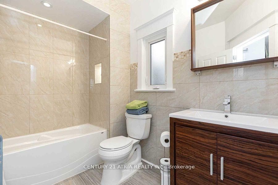 639 Mortimer Avenue, Toronto 4
