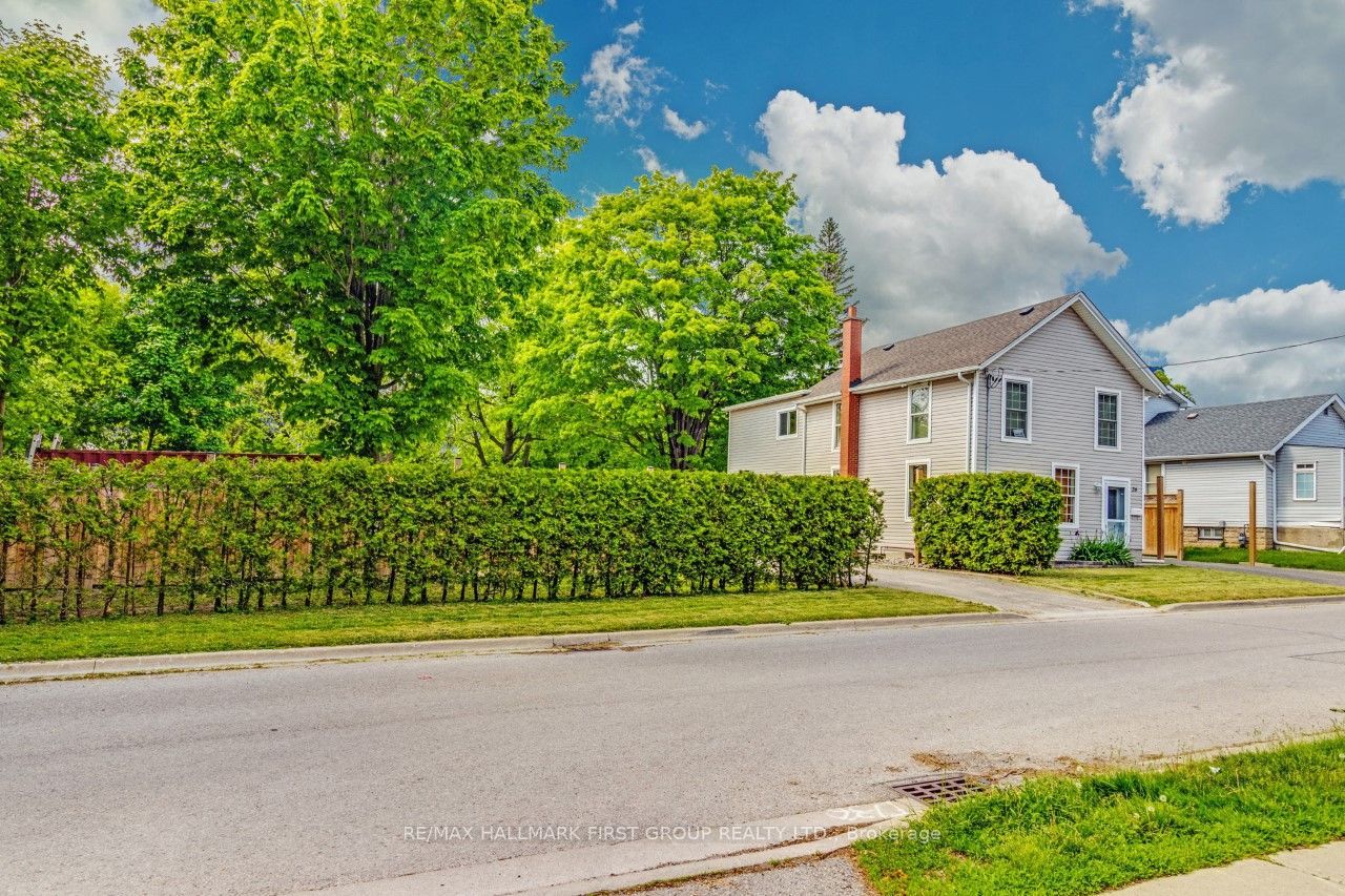 26 Whiting Avenue, Oshawa 3
