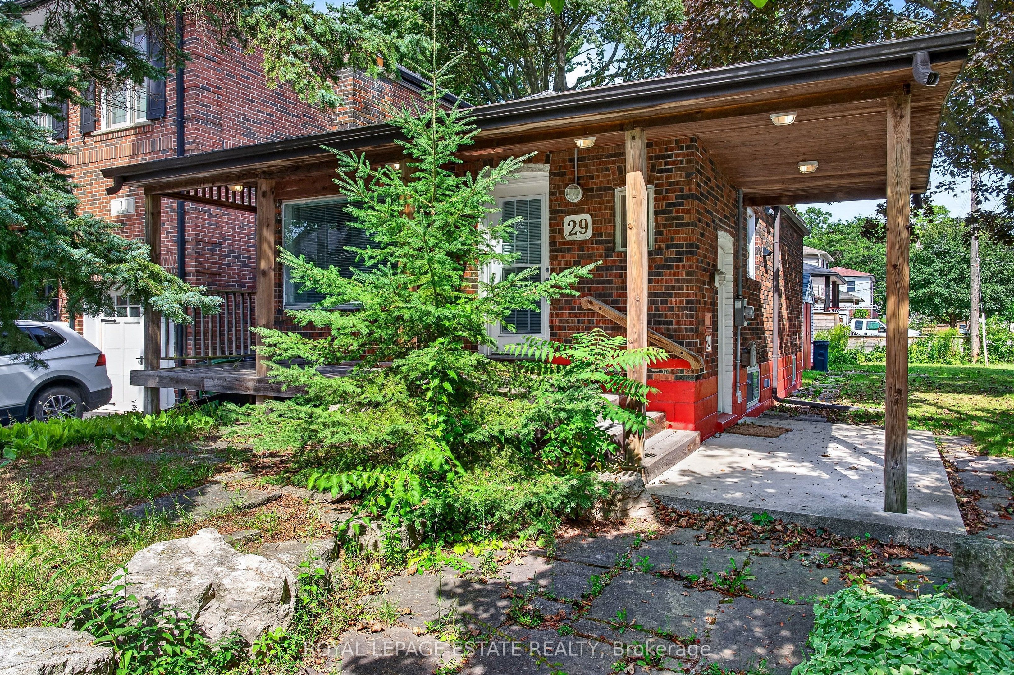 29 Red Deer Avenue, Scarborough 3