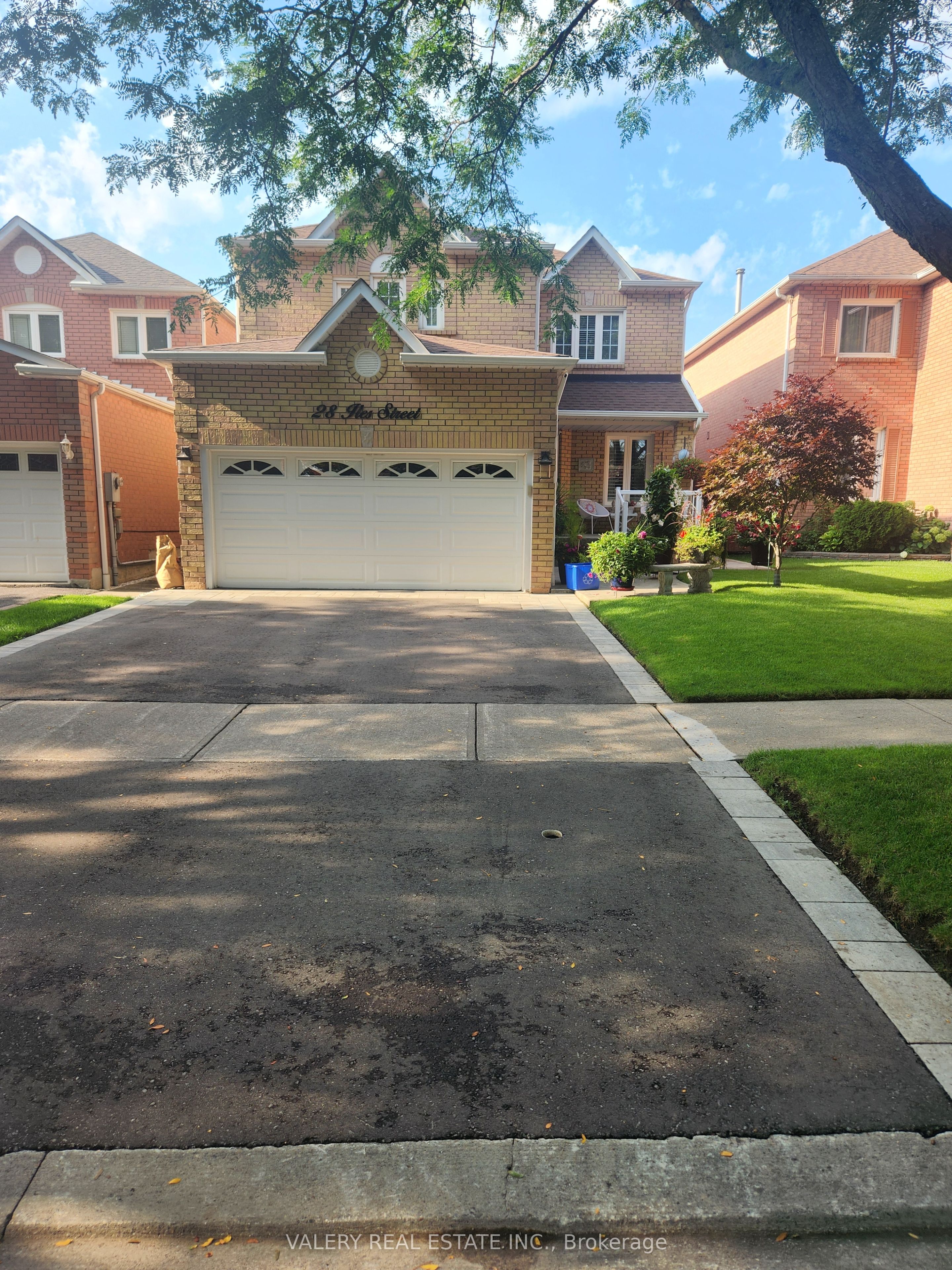 28 Iles Street, Ajax 1