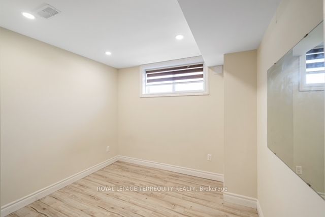 1 Devineridge Avenue, Ajax 4