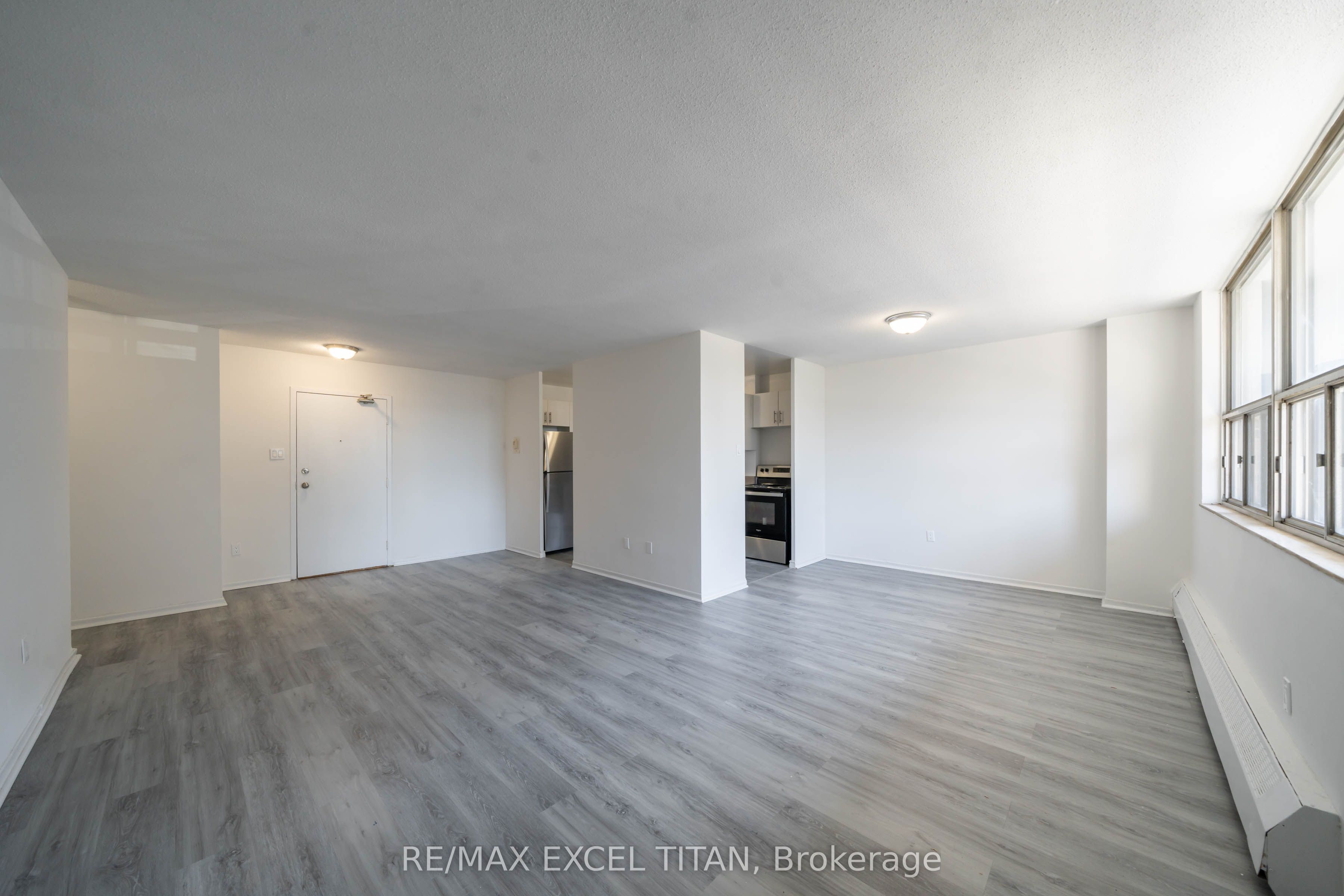 Unit 402 - 165 Cosburn Avenue, Toronto 4