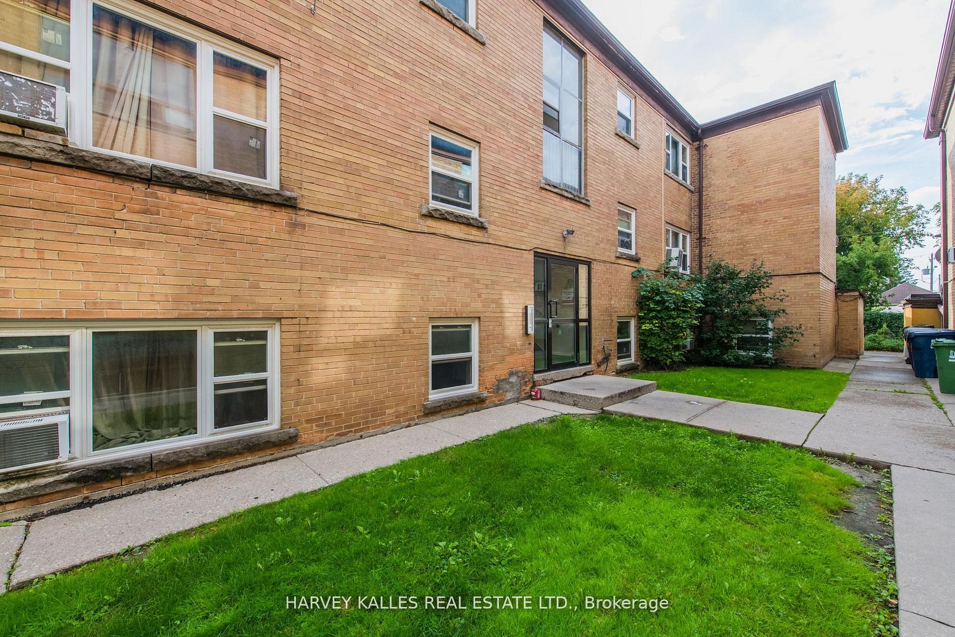 Unit 8 - 2905 St Clair Avenue E, Toronto 2