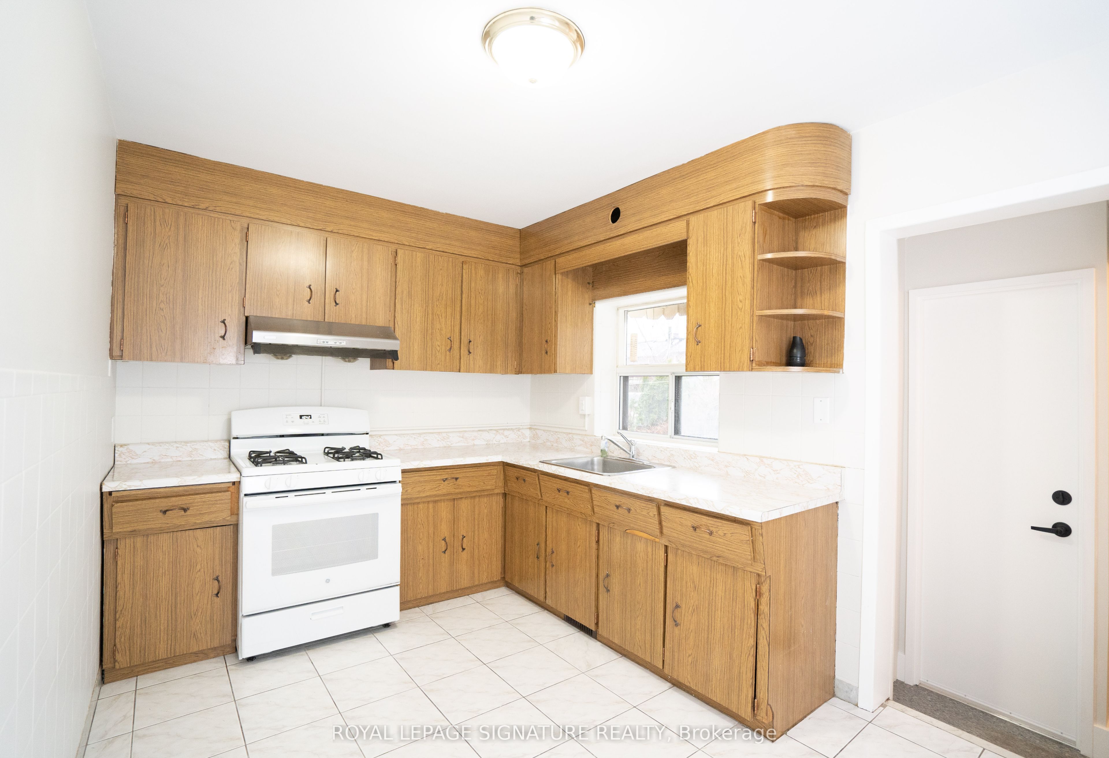 Unit Upper - 393 Milverton Boulevard, Toronto 5