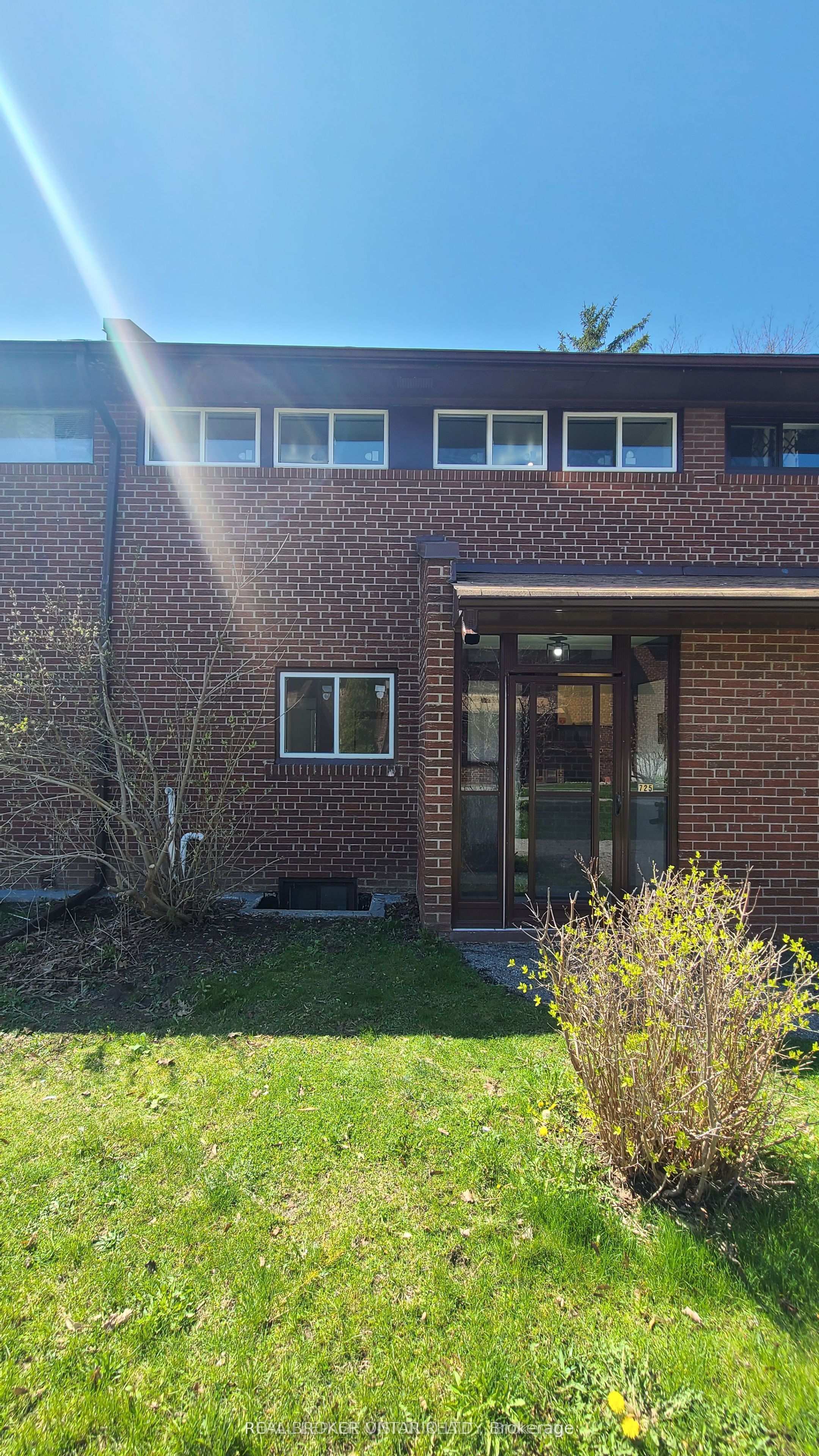 725 military Trail, Scarborough 5
