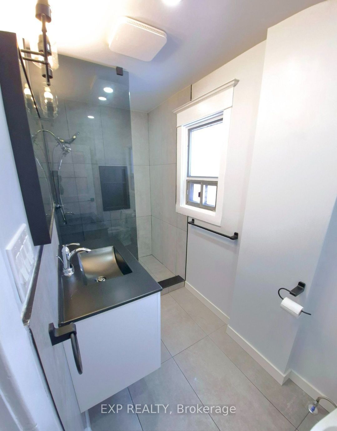 Unit upper - 137 Glenmore Road, Toronto 3