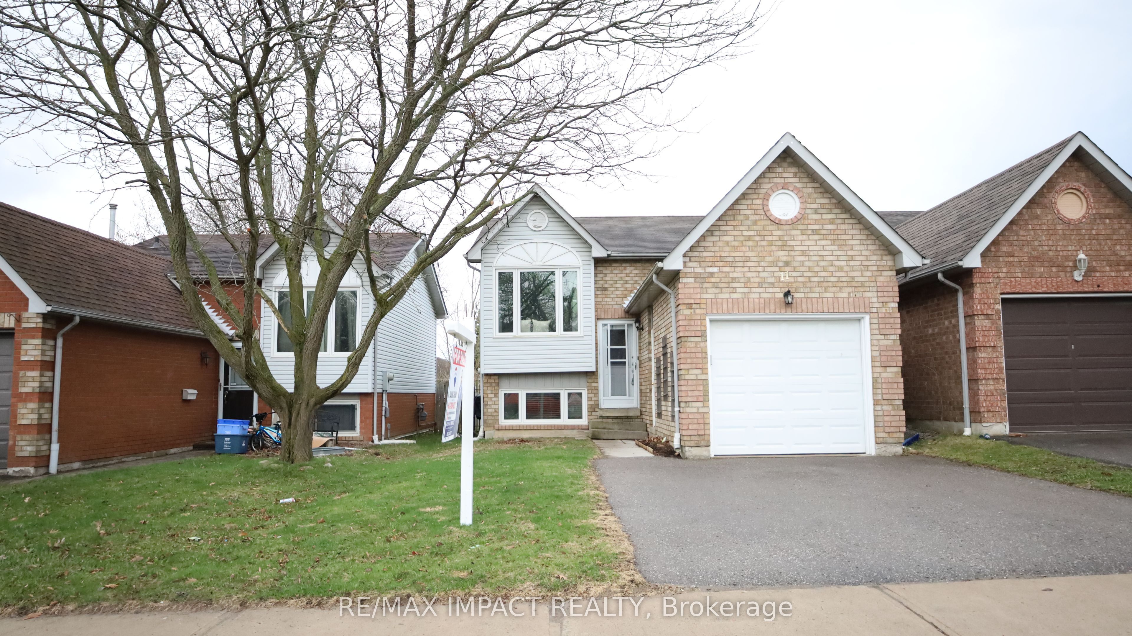 11 Fenwick Avenue, Clarington 2