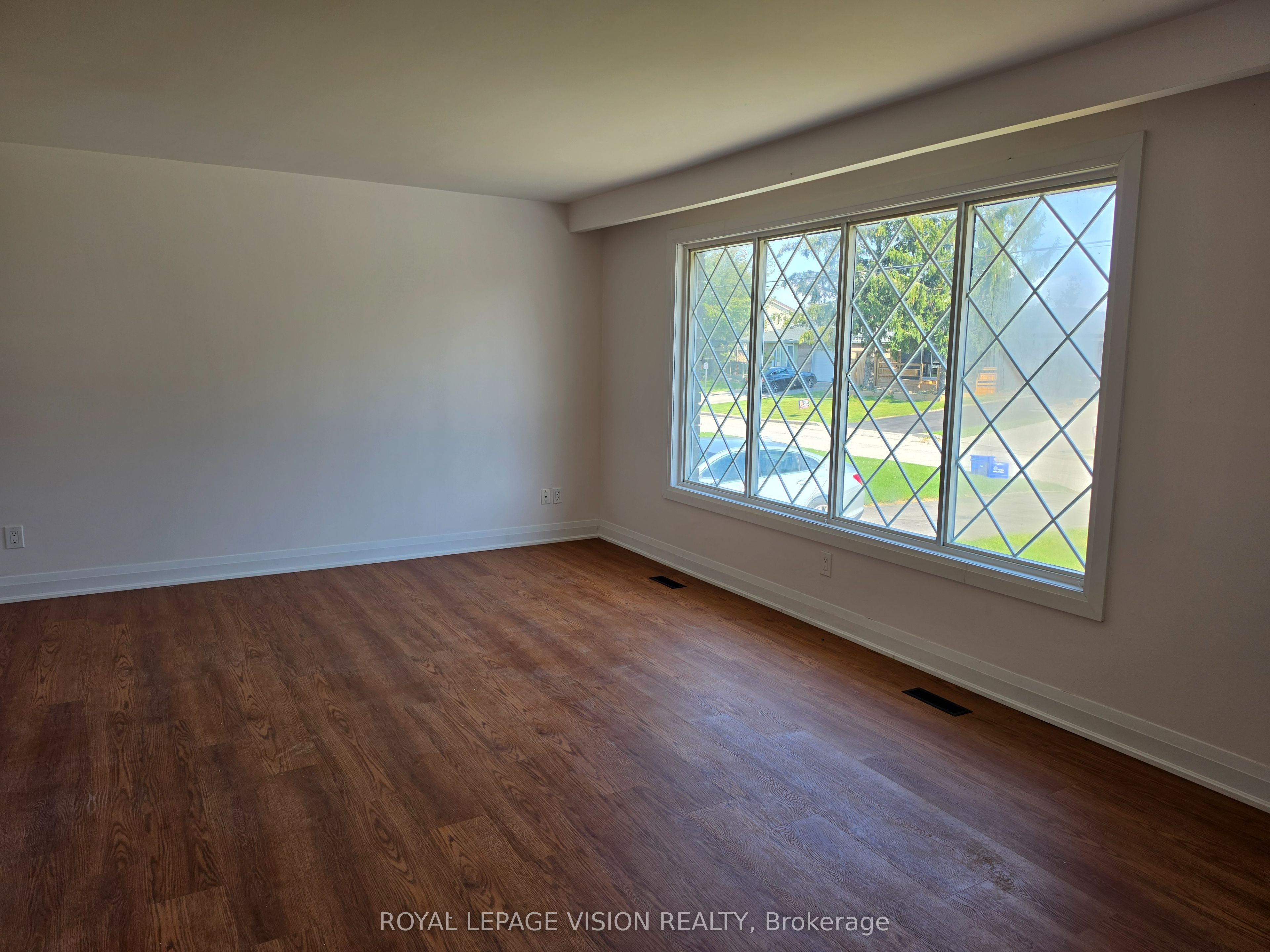Unit Upper - 706 Leaside Street, Pickering 4