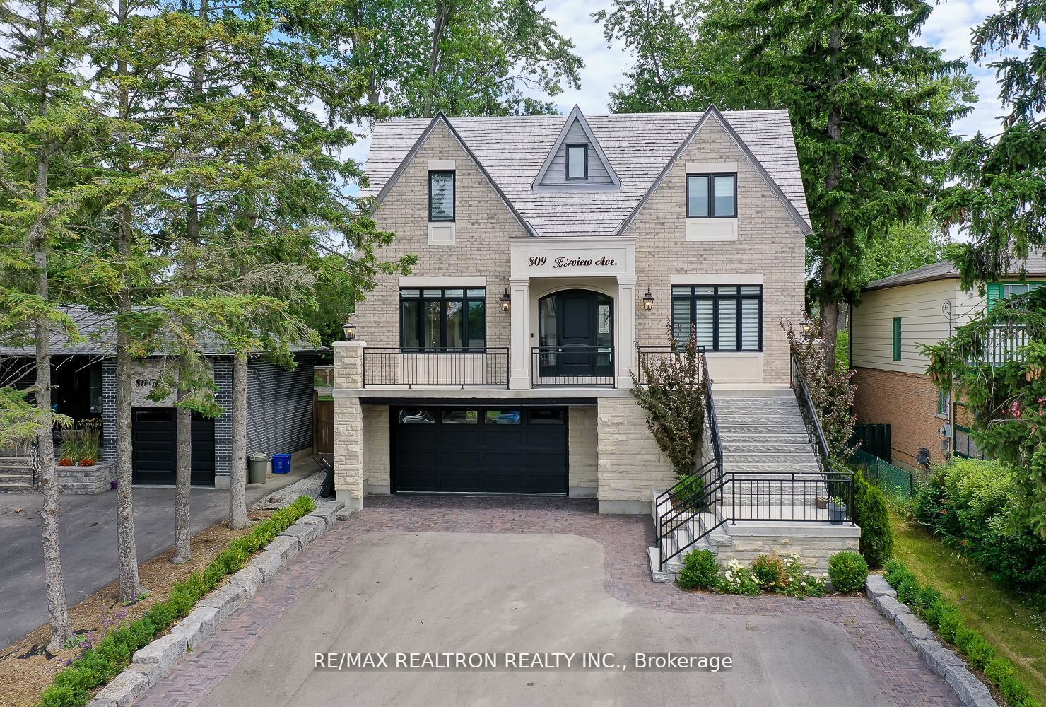 809 Fairview Avenue, Pickering 1