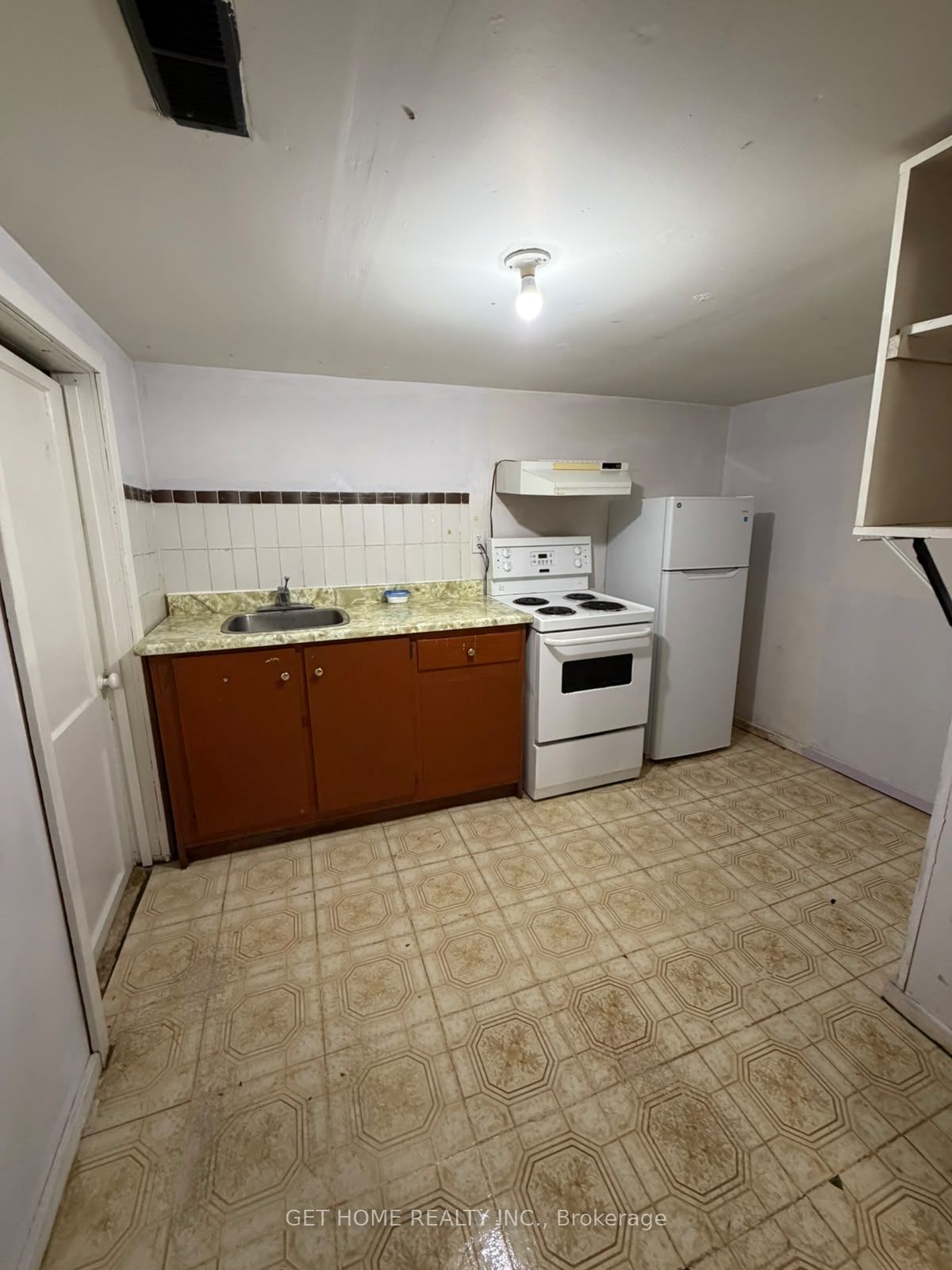 Unit Basement - 105 St Hubert Avenue, Toronto 5