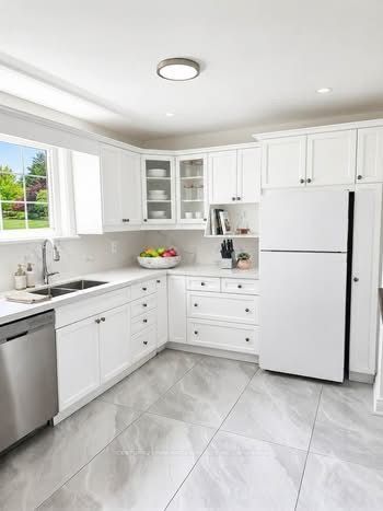 Unit Main - 240 Parkview Hill Crescent, Toronto 4