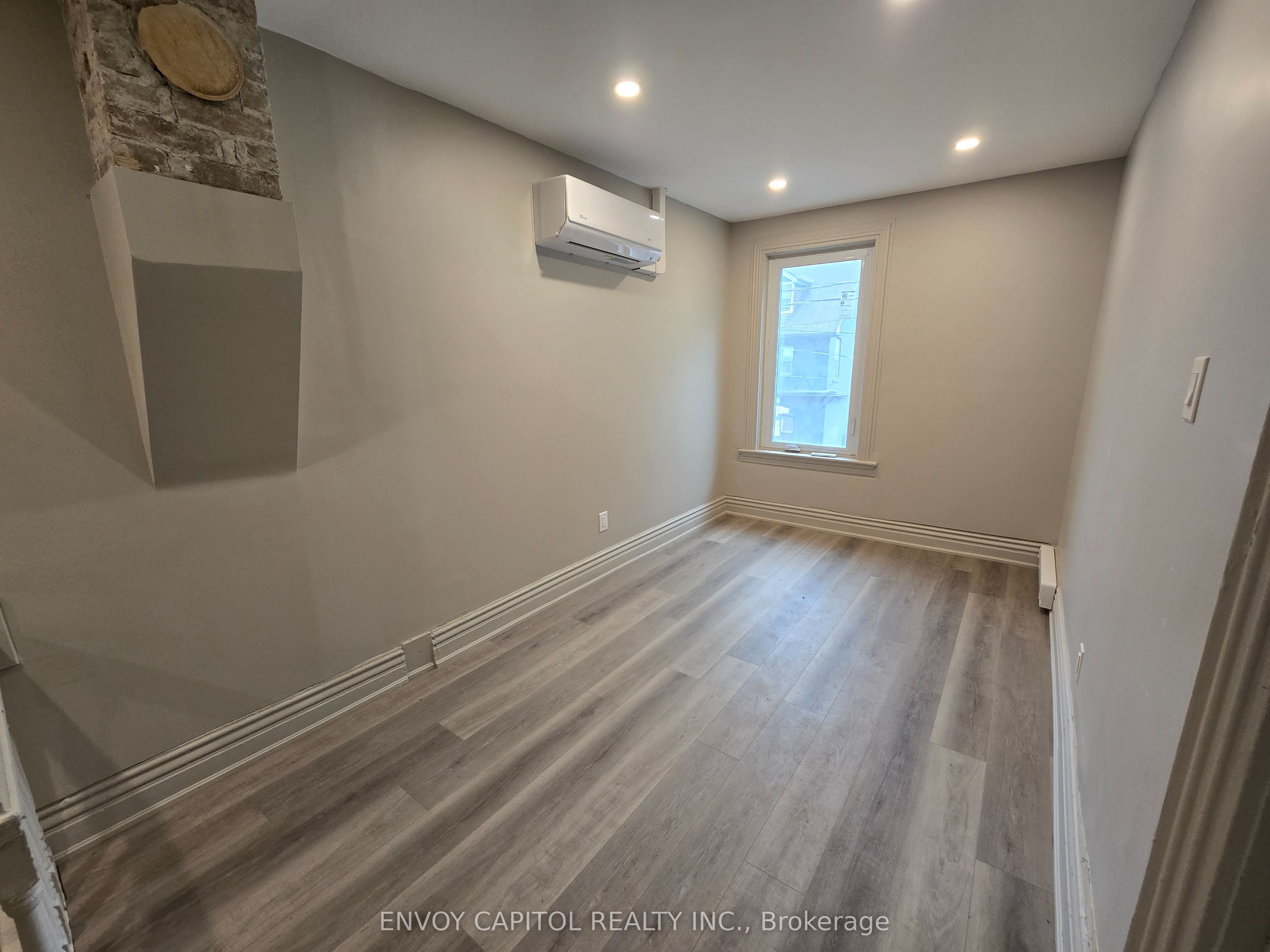 Unit 1352 Upper - 1354 Queen Street E, Toronto 5