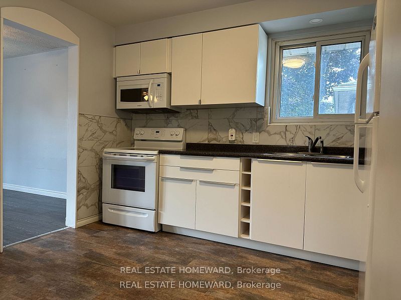 Unit Upper - 511 Harris Court, Whitby 3