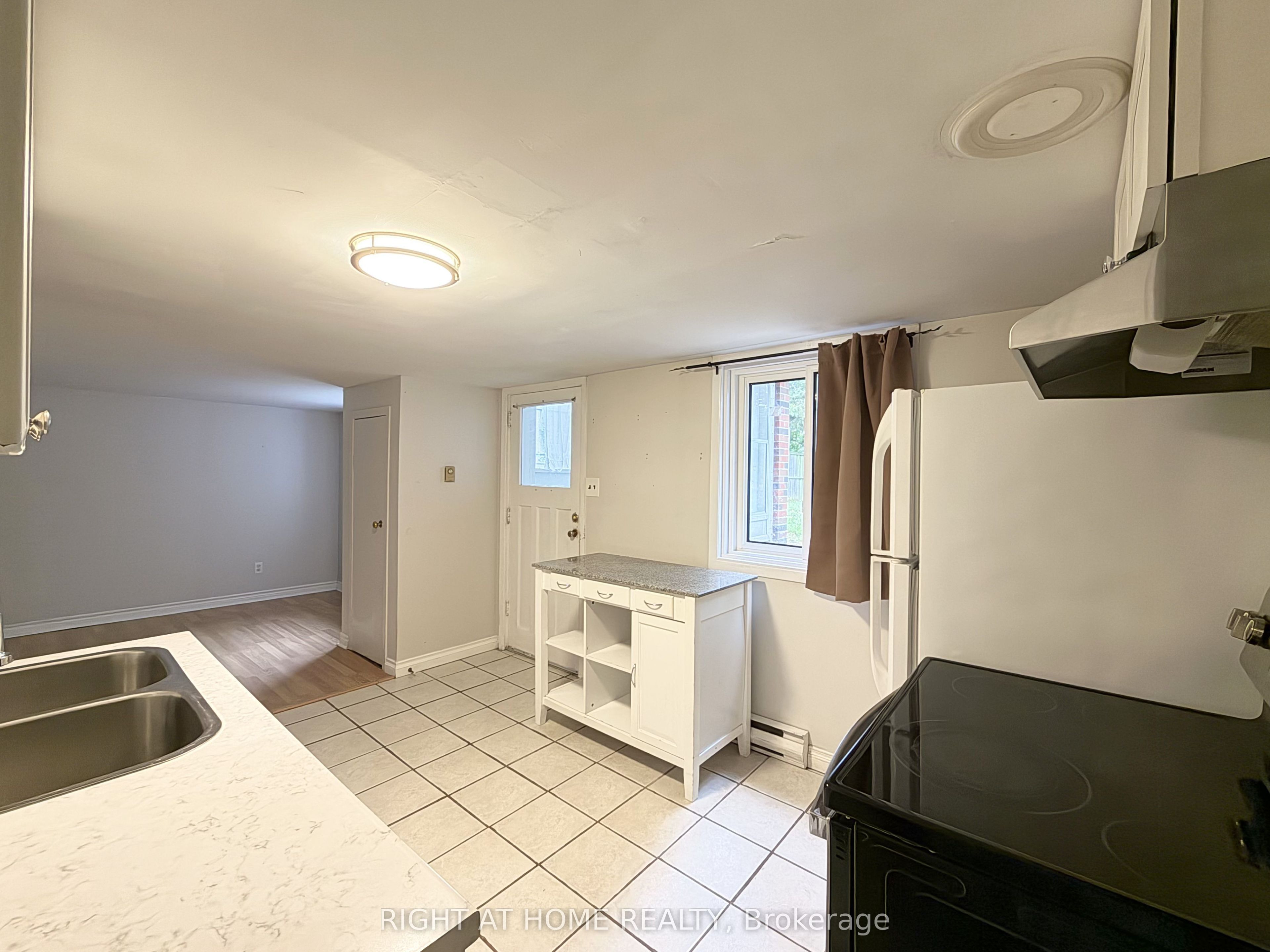 Unit Lower - 214 Greenwood Avenue, Oshawa 4