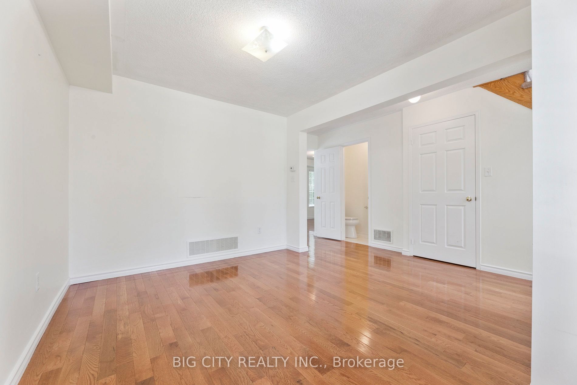 Unit Upper - 23 Angier Crescent, Ajax 5