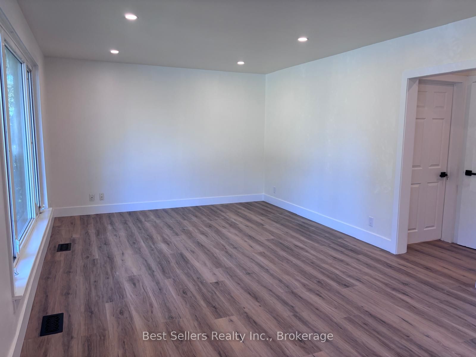 Unit MAIN - 767 Gaspe Avenue, Oshawa 3