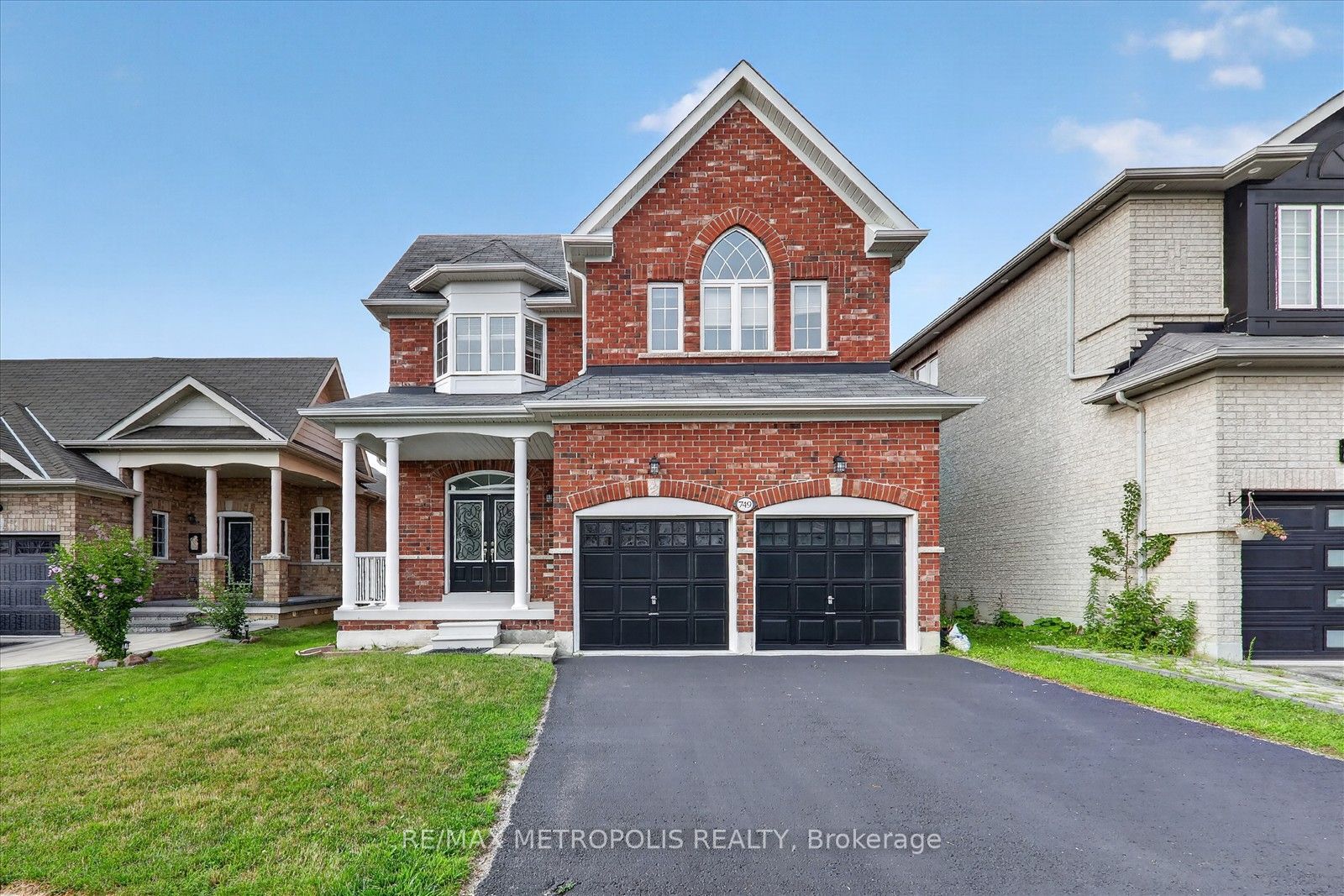 749 Black Cherry Drive, Oshawa 3