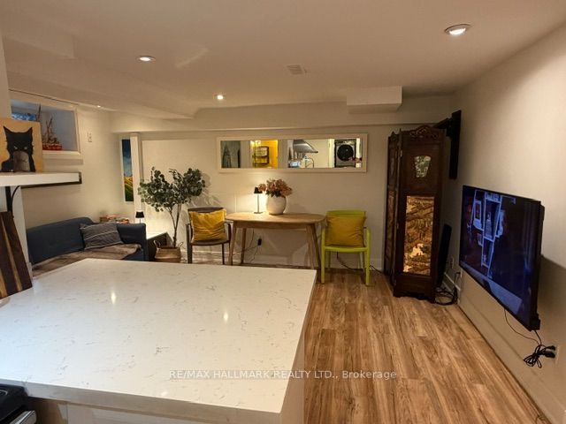 Unit basement - 18 Pape Avenue, Toronto 4