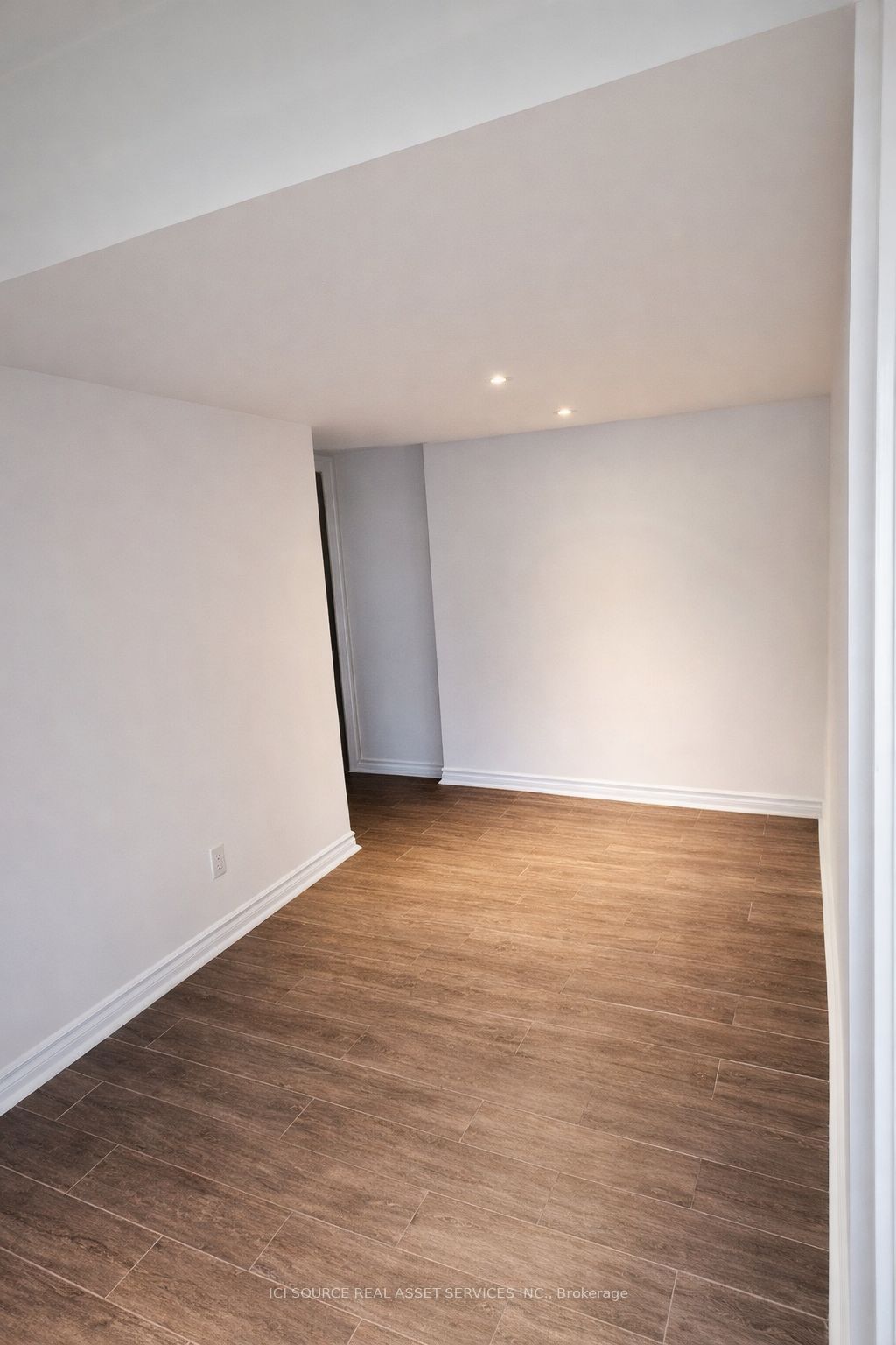 Unit Basement Apartment - 109 Romance Drive, Richmond Hill 3