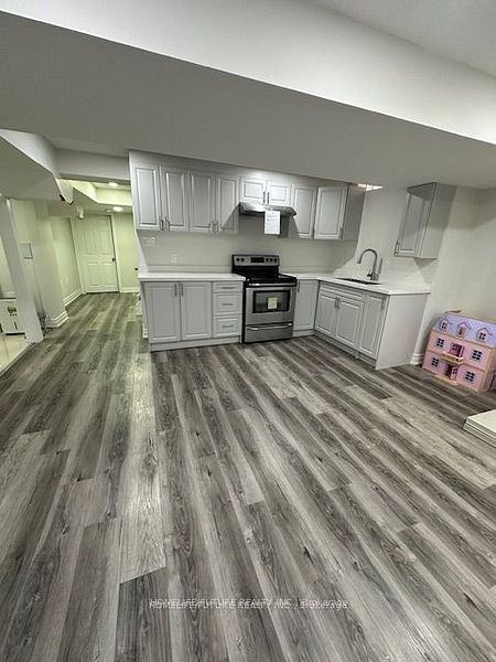 Unit Bsmt - 17 Ada Gardens, Markham 5