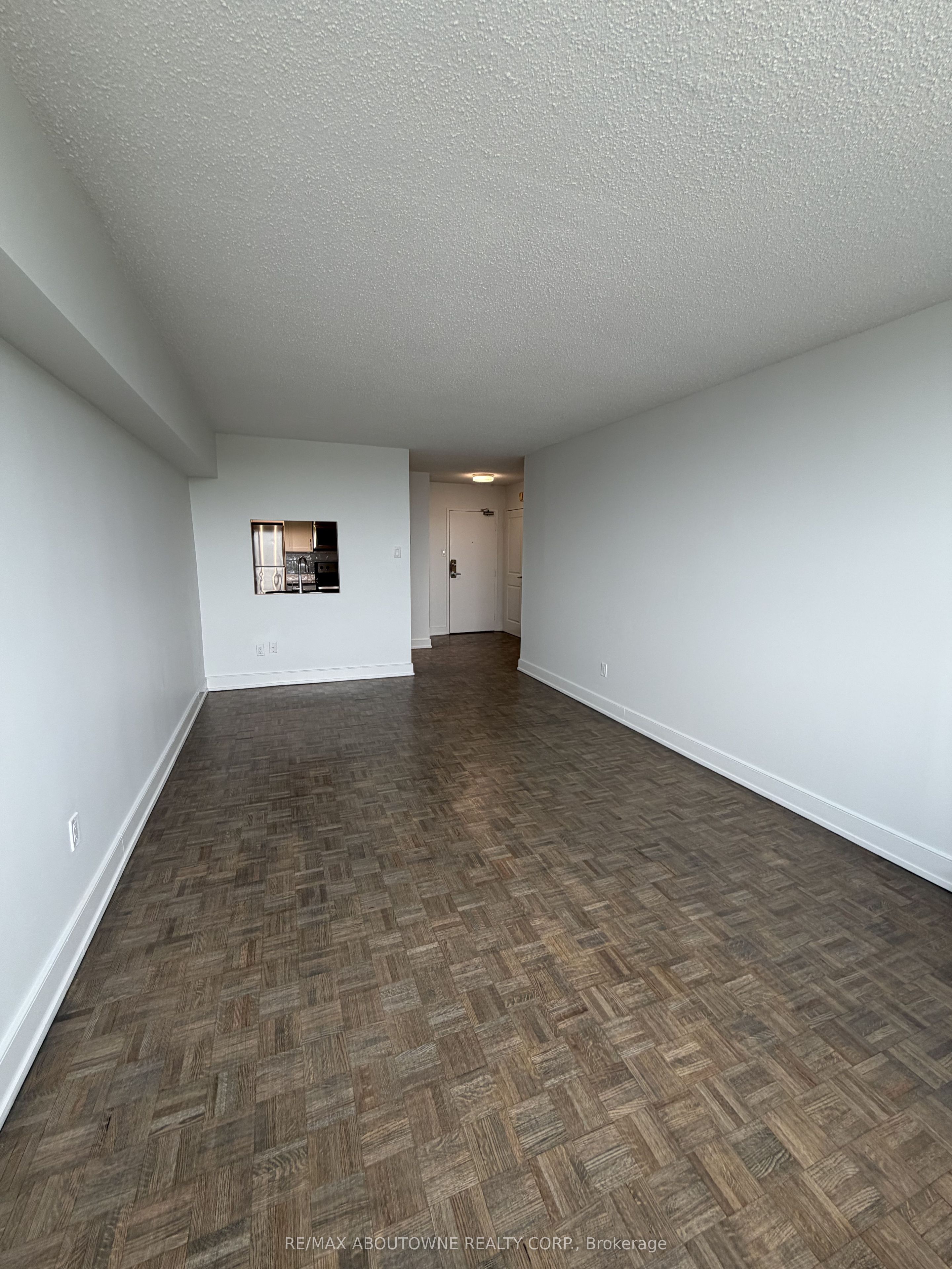 Unit 606 - 147 Wellington Street W, Aurora 3
