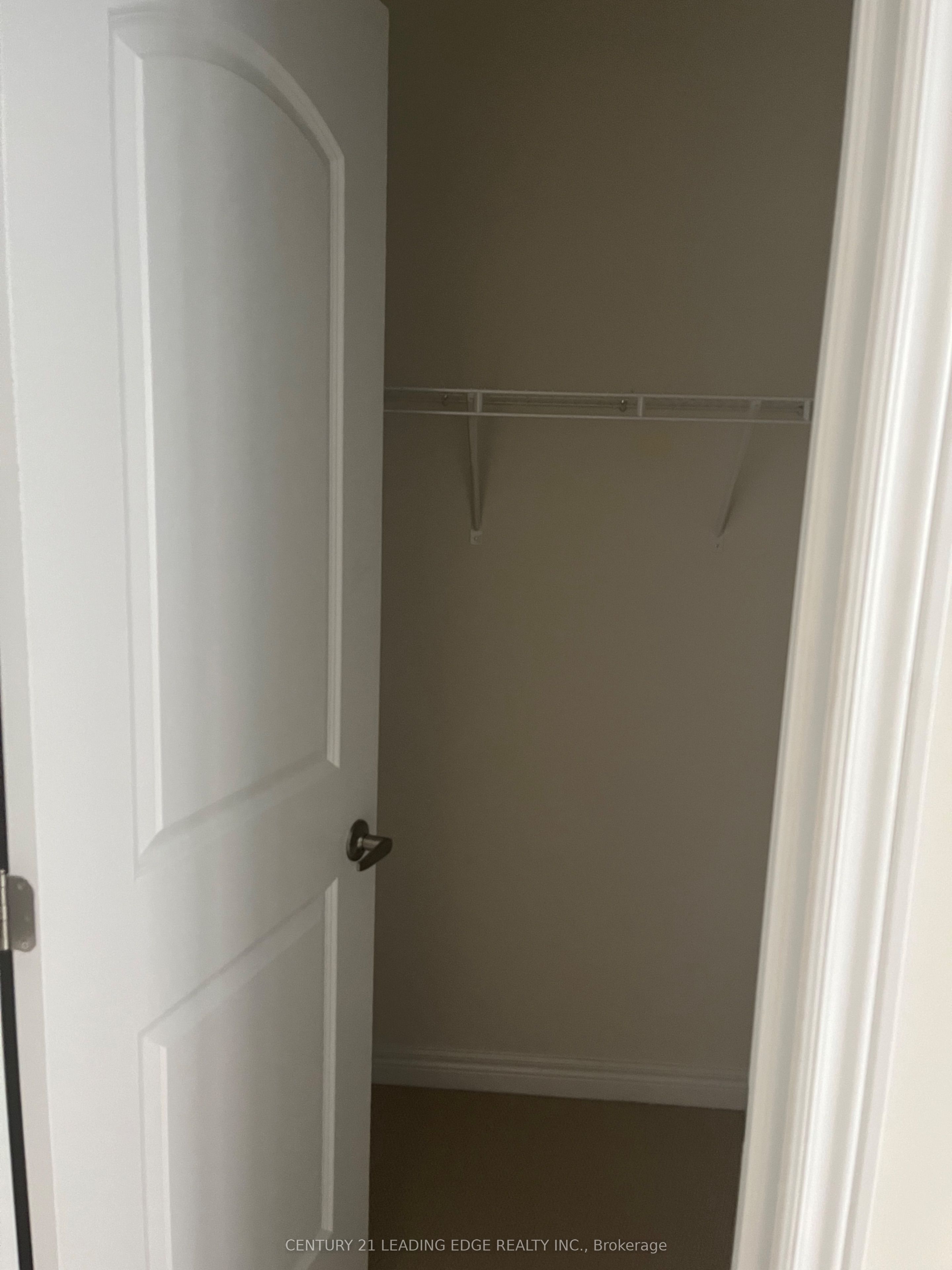 Unit 1 Bdrm Upper Level - 23 Boland Court, Aurora 3