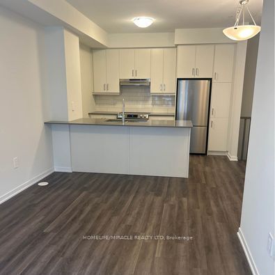 Unit 81 - 39 Honeycrisp Crescent, Vaughan 3