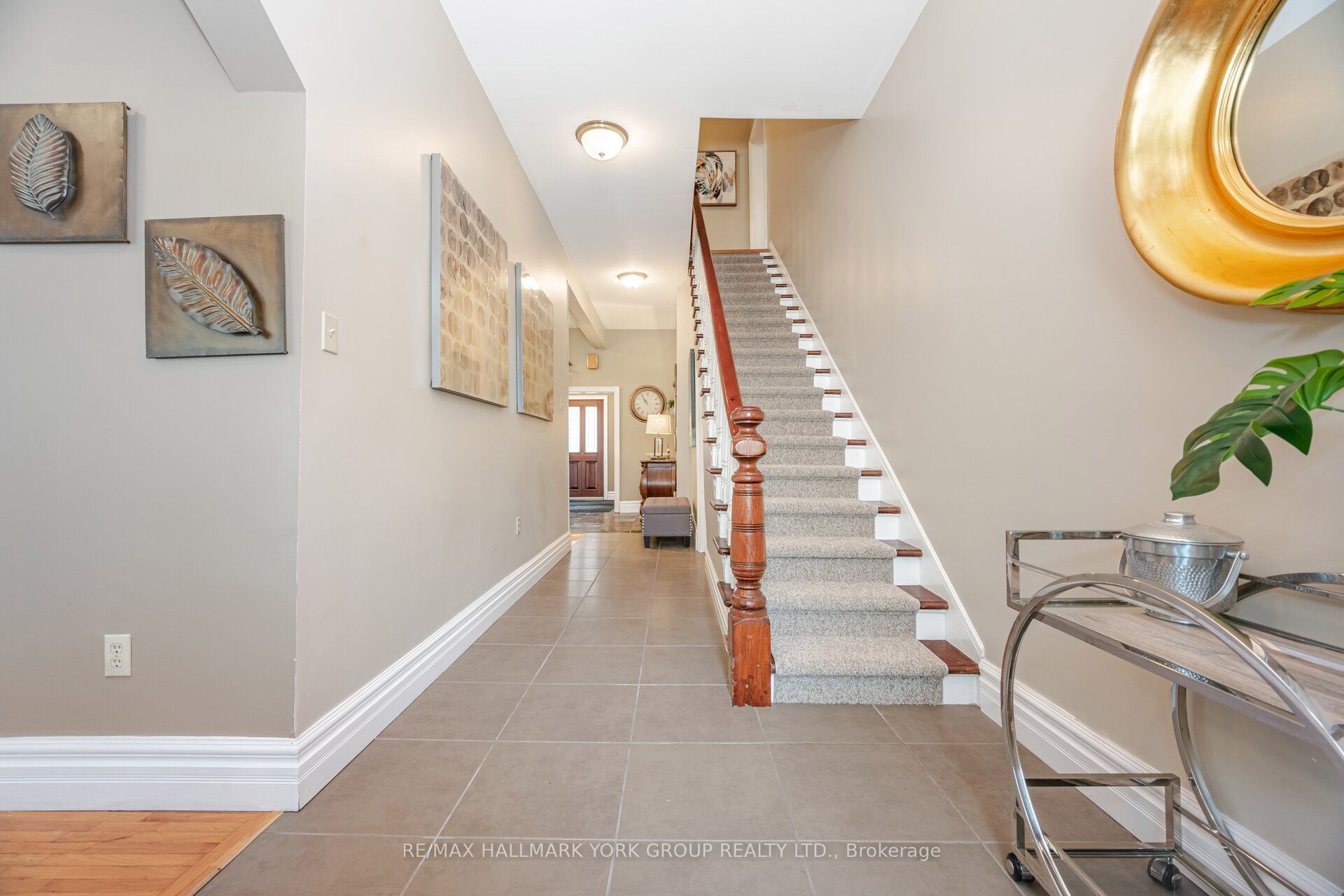390 Main Street, King 4