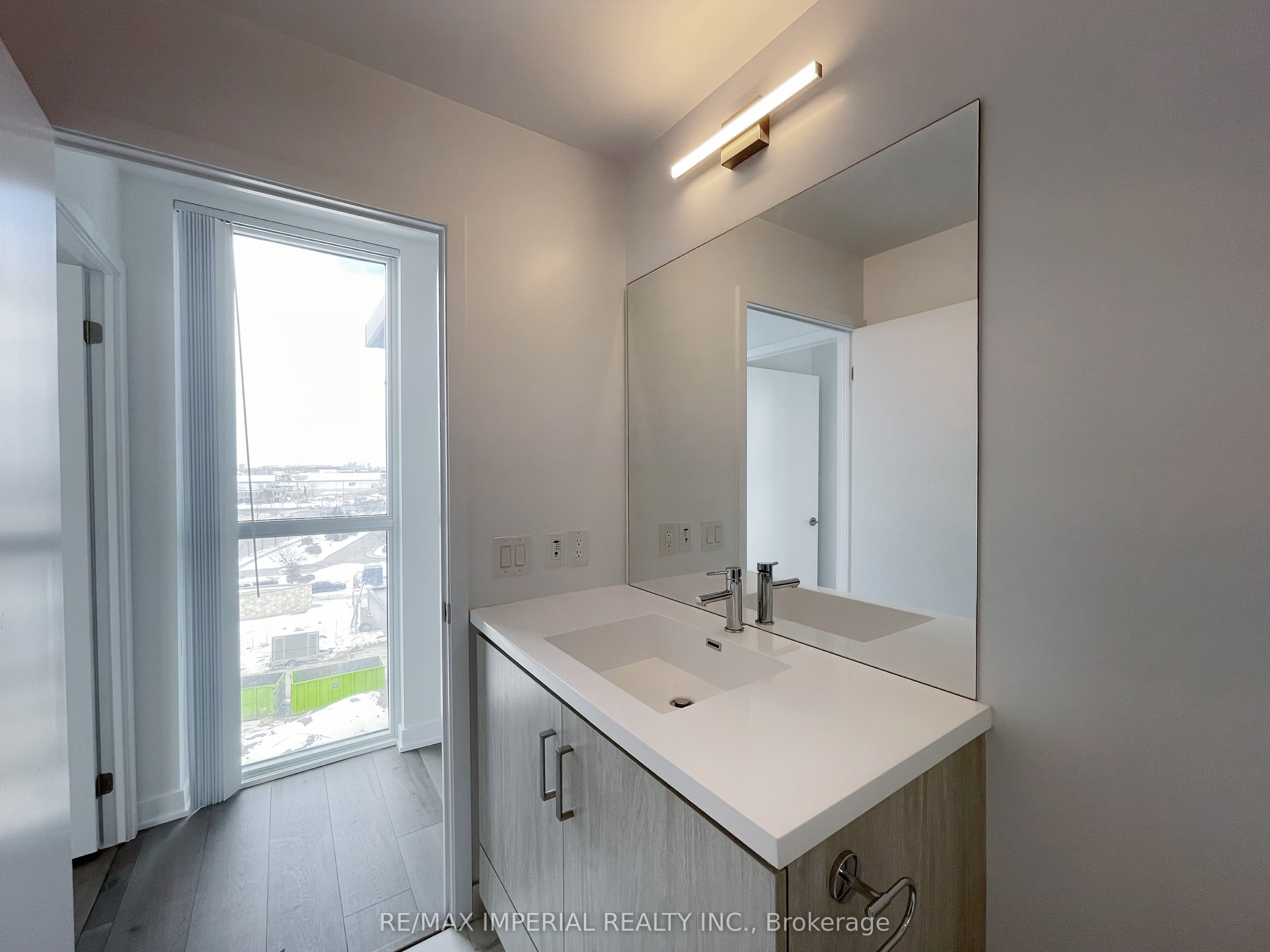 Unit 616 - 38 Honeycrisp Crescent, Vaughan 5
