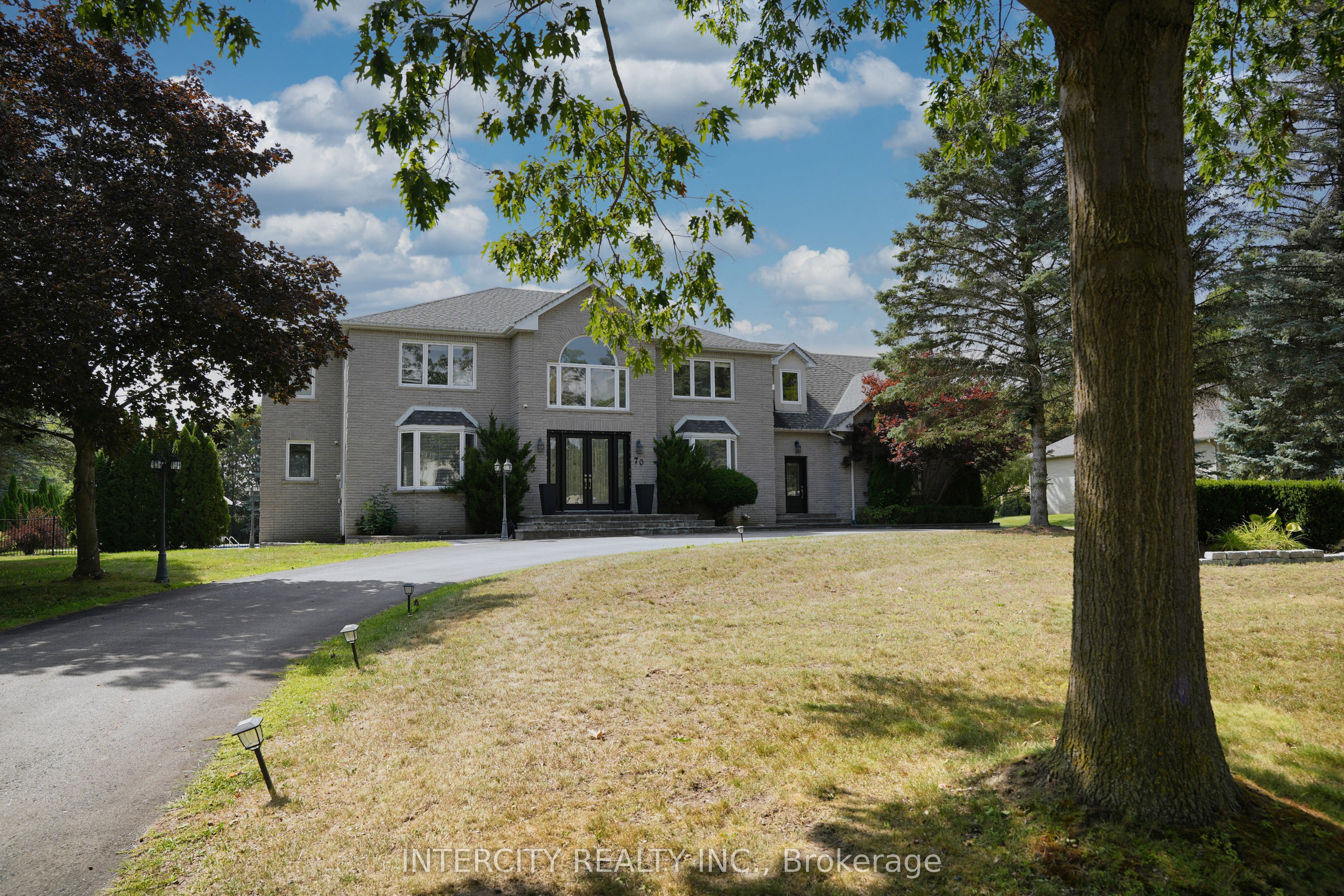 70 Belsite Court, Vaughan 2