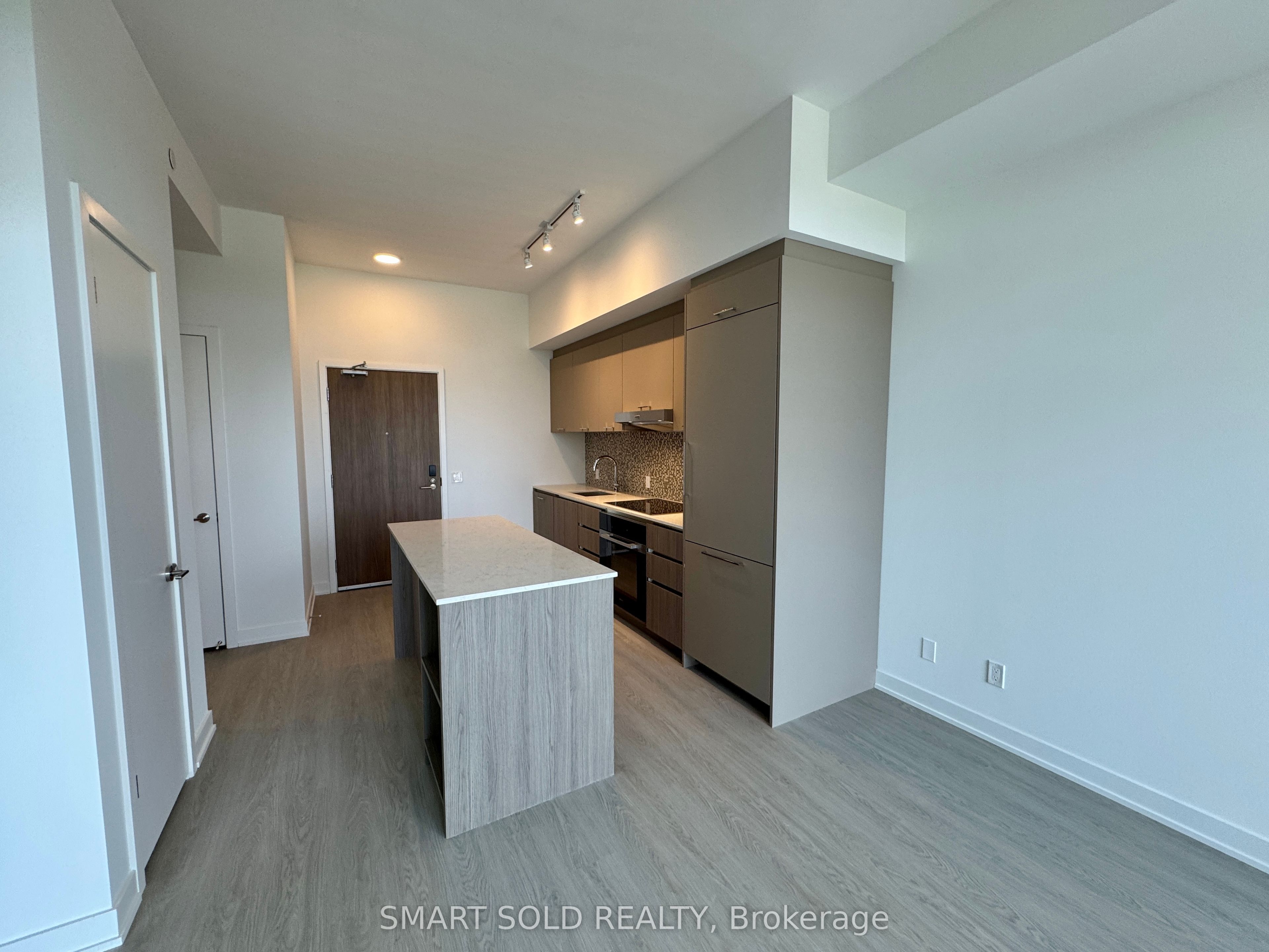 Unit 520 - 8188 Yonge Street, Vaughan 4