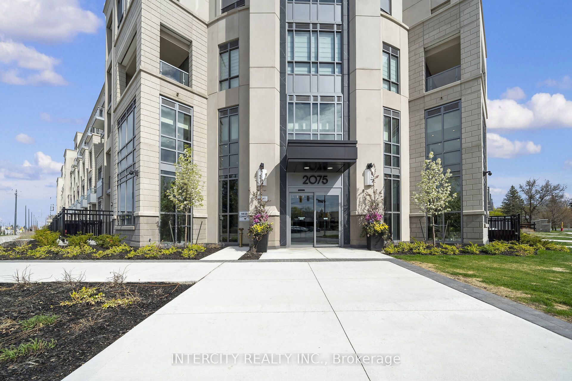 Unit 507 - 2075 King Road, King 2