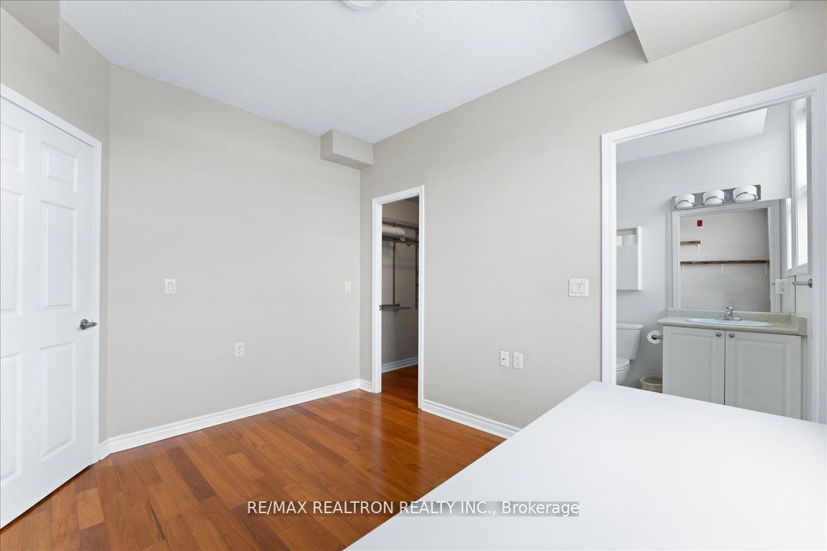 Unit 304 - 15450 Yonge Street, Aurora 3