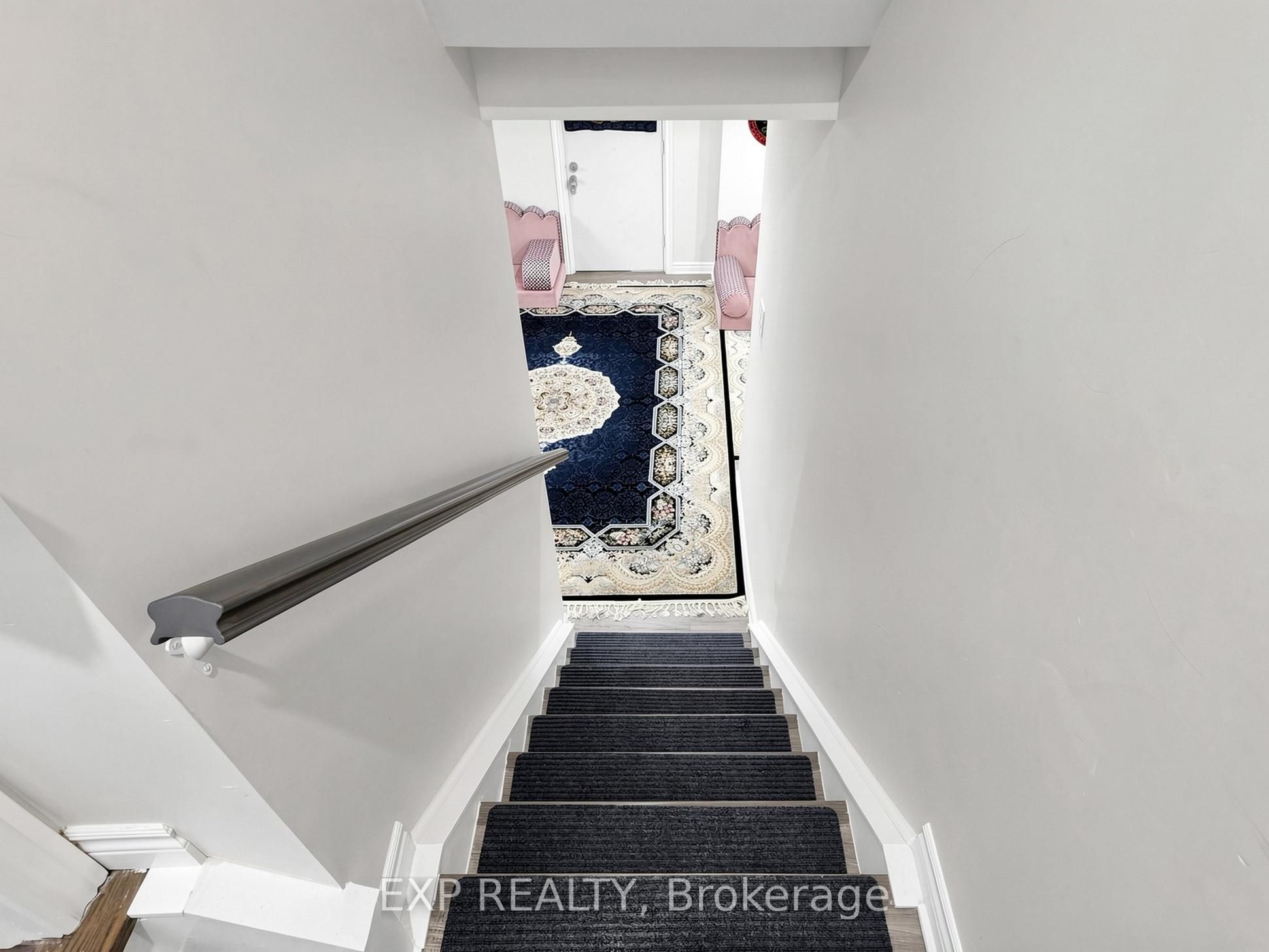 Unit Bsmt - 500 Mcgregor Farm Trail, Newmarket 3