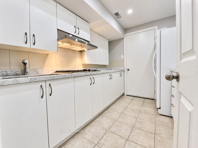 Unit bsmt - 44 Gianmarco Way, Vaughan 5