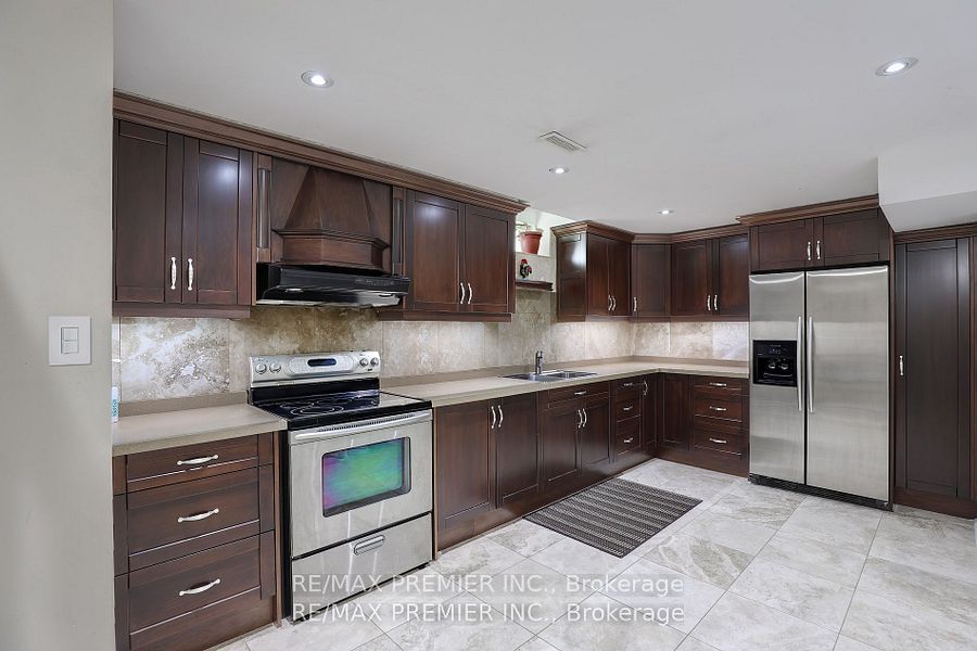 Unit Lower - 27 Giovanni Way, Vaughan 3