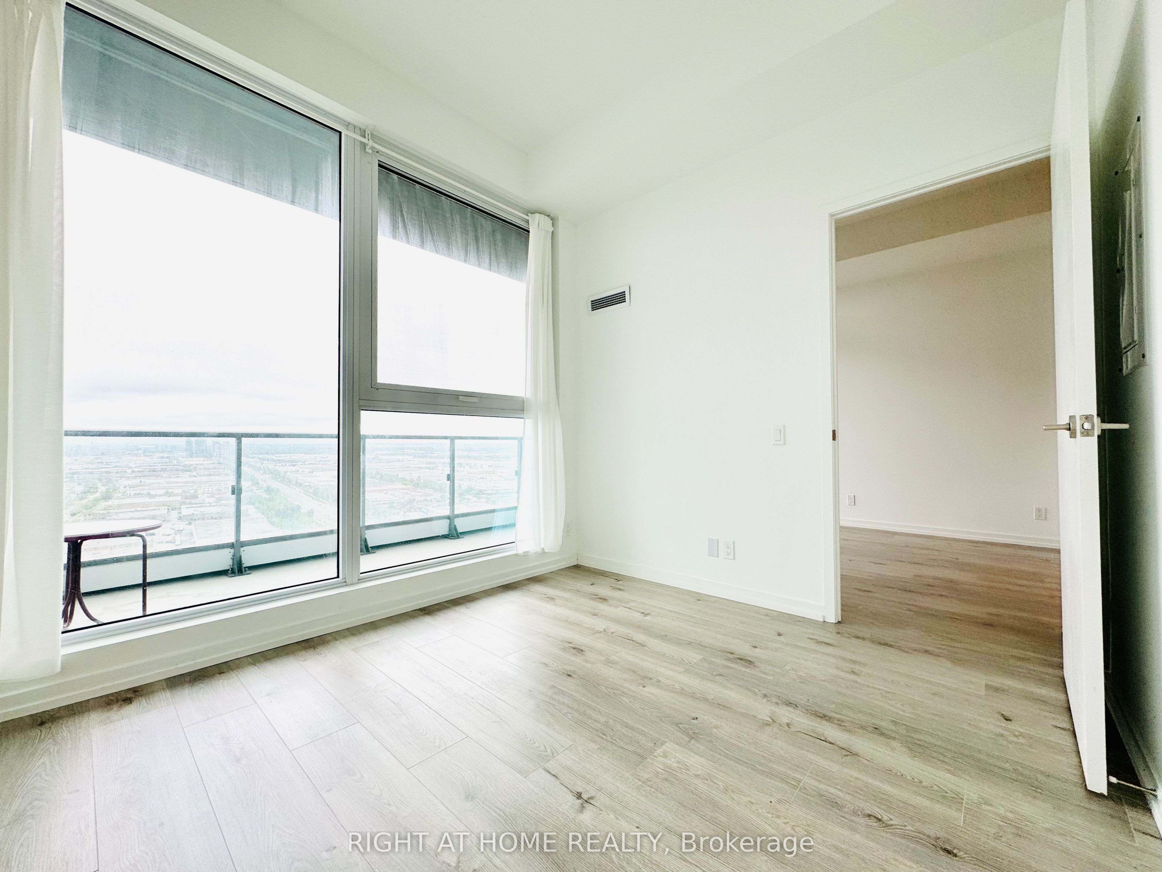 Unit 2715 - 1000 Portage Parkway, Vaughan 3