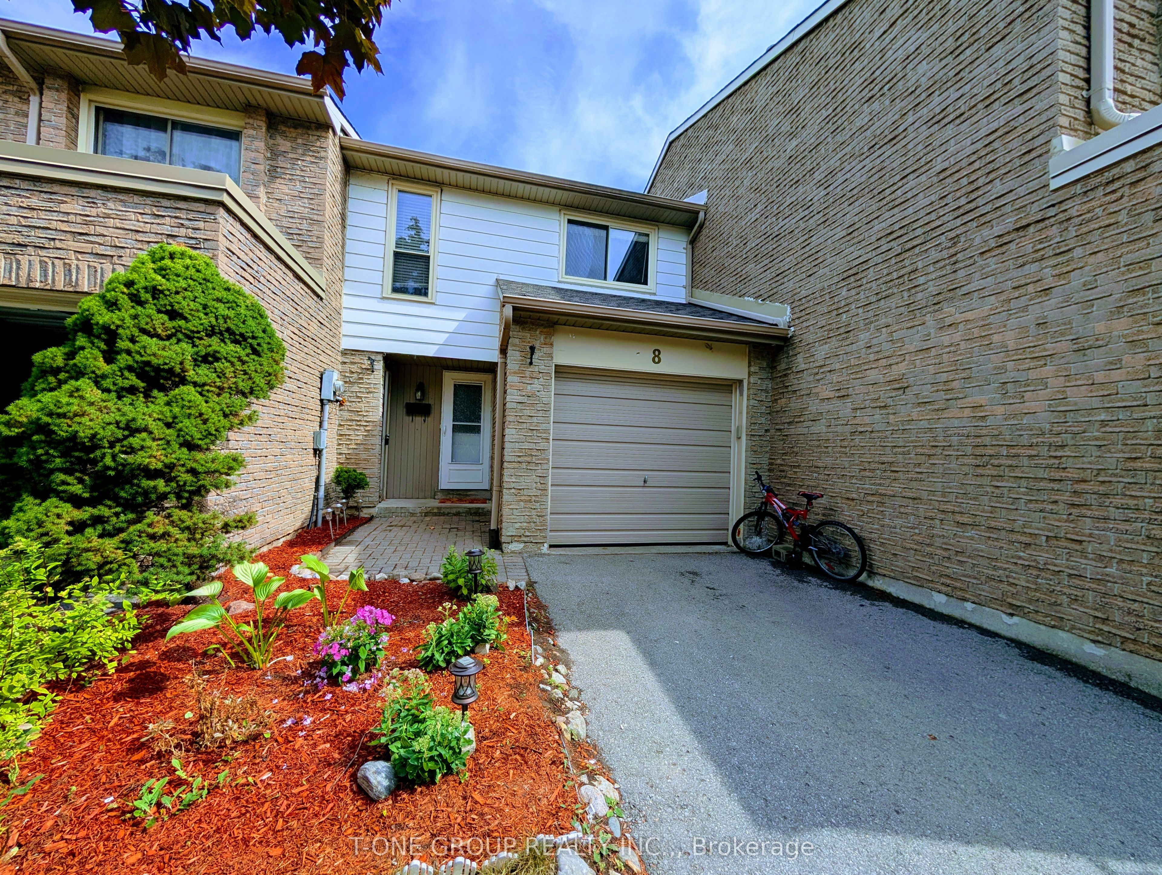 8 Camelot Way, Markham 2